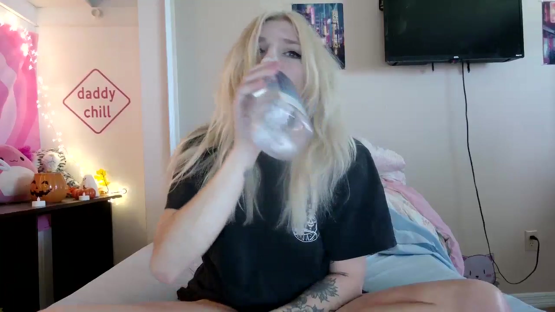 Gallery image thumbnail from DuckChan0's myfreecams stream on, 09/25/2023, 16:04 image 20 of 20