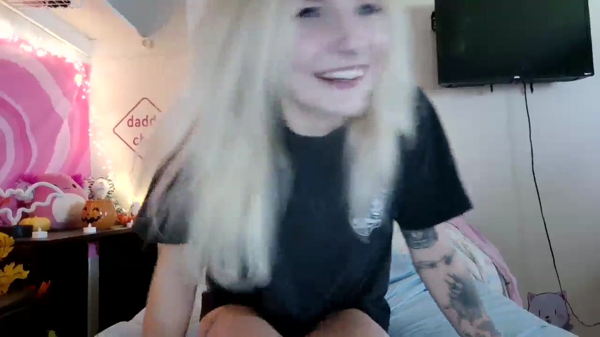 Gallery image thumbnail from DuckChan0's myfreecams stream on, 09/25/2023, 16:33 image 12 of 20