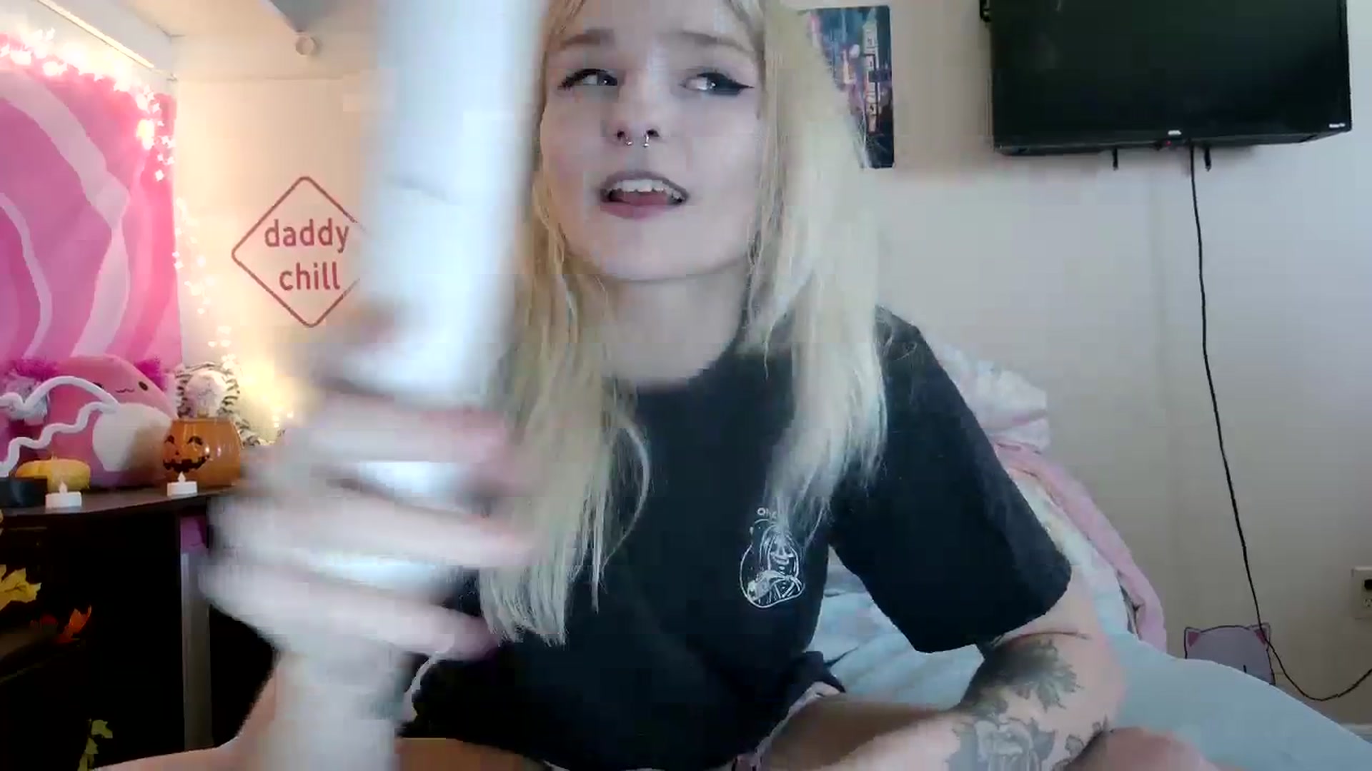 Gallery image thumbnail from DuckChan0's myfreecams stream on, 09/25/2023, 16:33 image 7 of 20