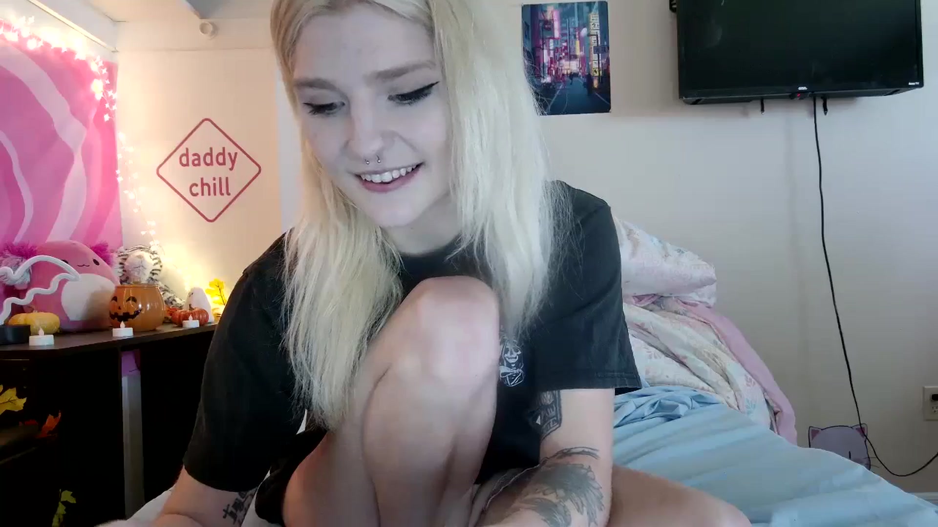 Gallery image thumbnail from DuckChan0's myfreecams stream on, 09/25/2023, 16:33 image 6 of 20