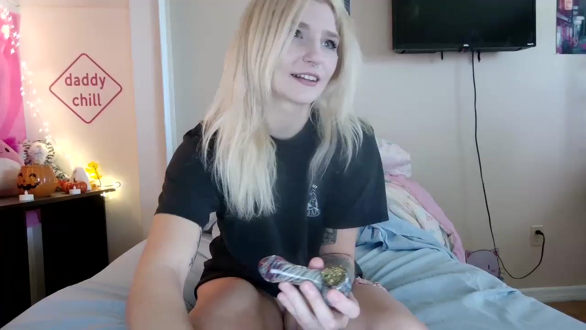 Gallery image thumbnail from DuckChan0's myfreecams stream on, 09/25/2023, 16:33 image 4 of 20