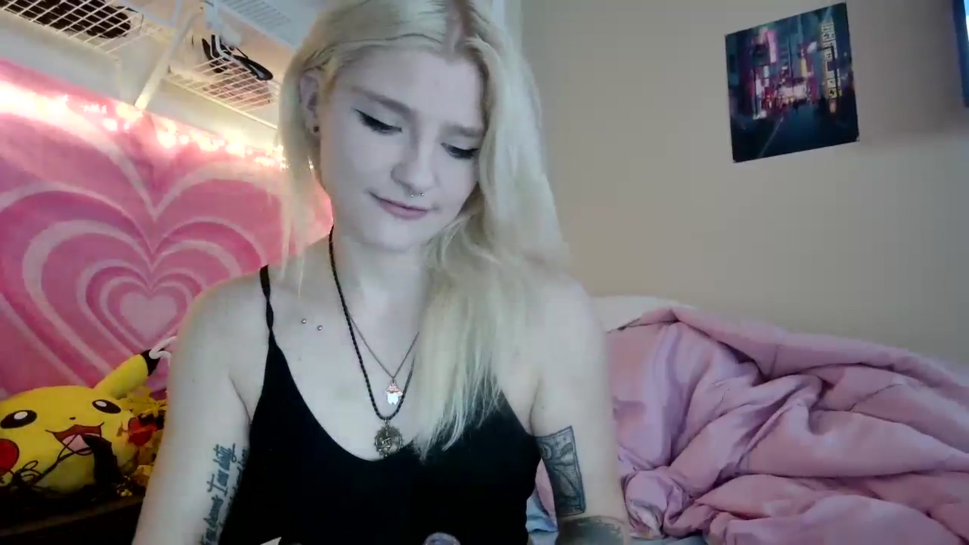 Gallery image thumbnail from DuckChan0's myfreecams stream on, 09/27/2023, 15:29 image 18 of 20