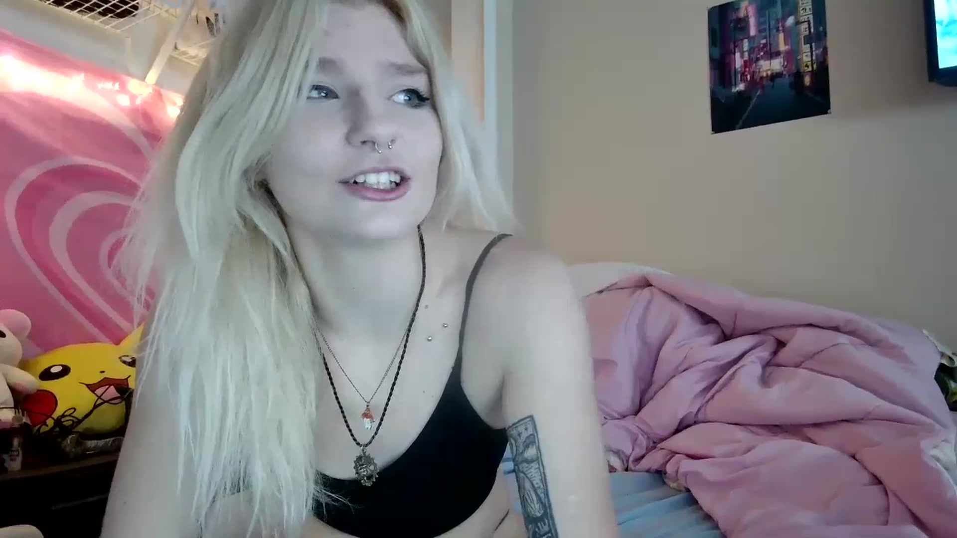 Gallery image thumbnail from DuckChan0's myfreecams stream on, 09/27/2023, 15:29 image 16 of 20