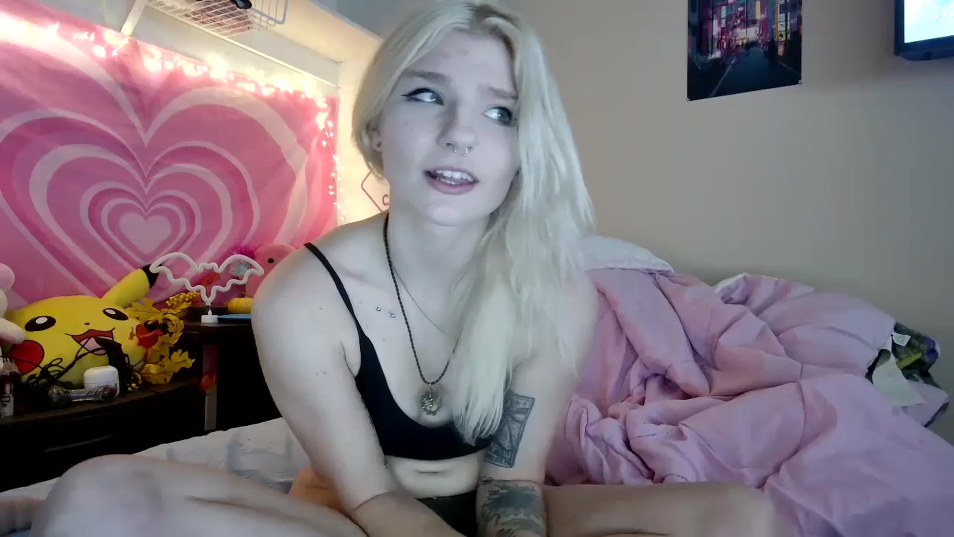 Gallery image thumbnail from DuckChan0's myfreecams stream on, 09/27/2023, 16:20 image 3 of 20