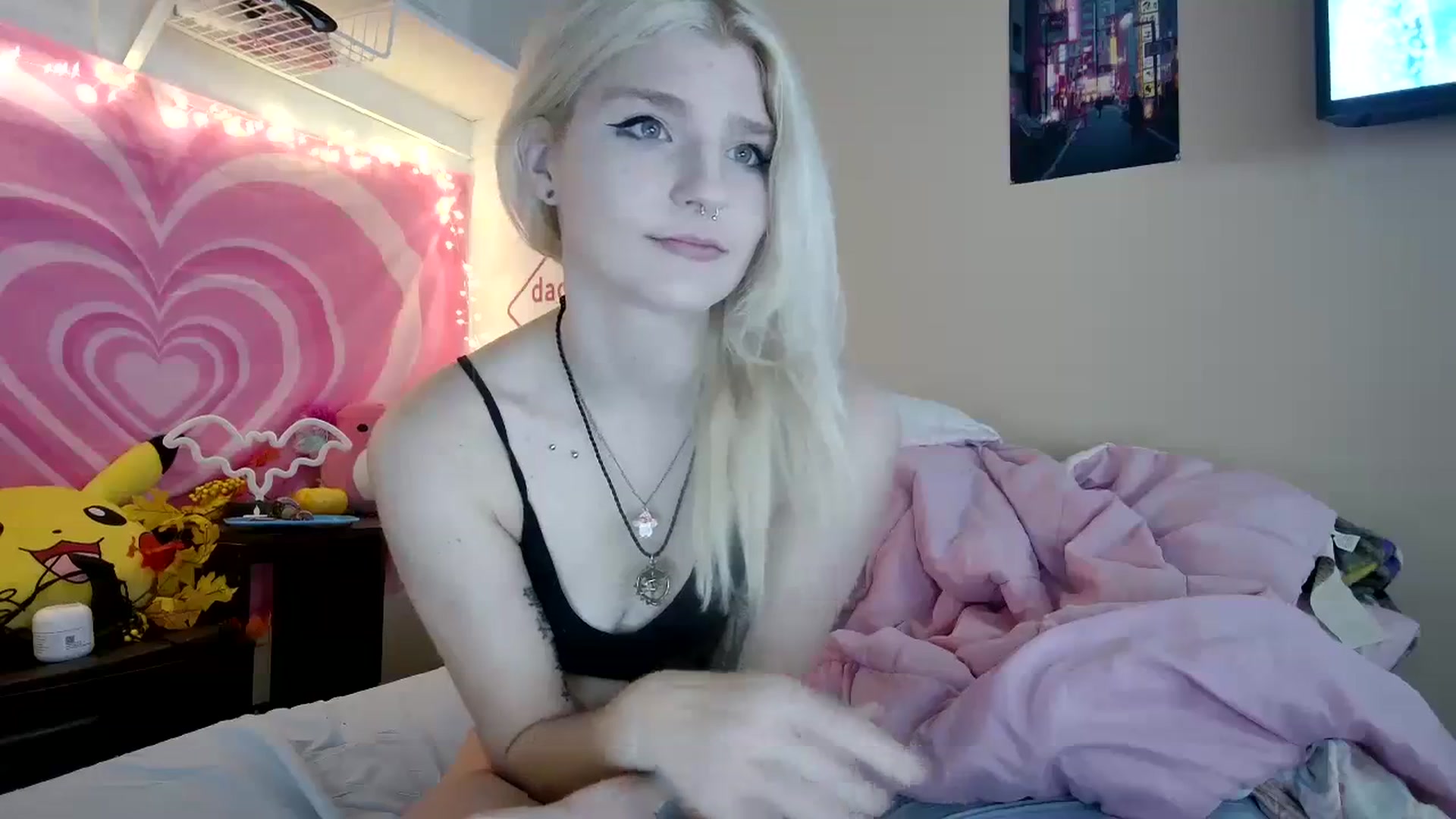 Gallery image thumbnail from DuckChan0's myfreecams stream on, 09/27/2023, 16:20 image 14 of 20