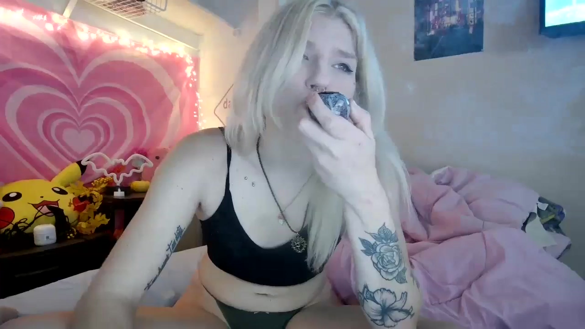 Gallery image thumbnail from DuckChan0's myfreecams stream on, 09/27/2023, 16:20 image 6 of 20