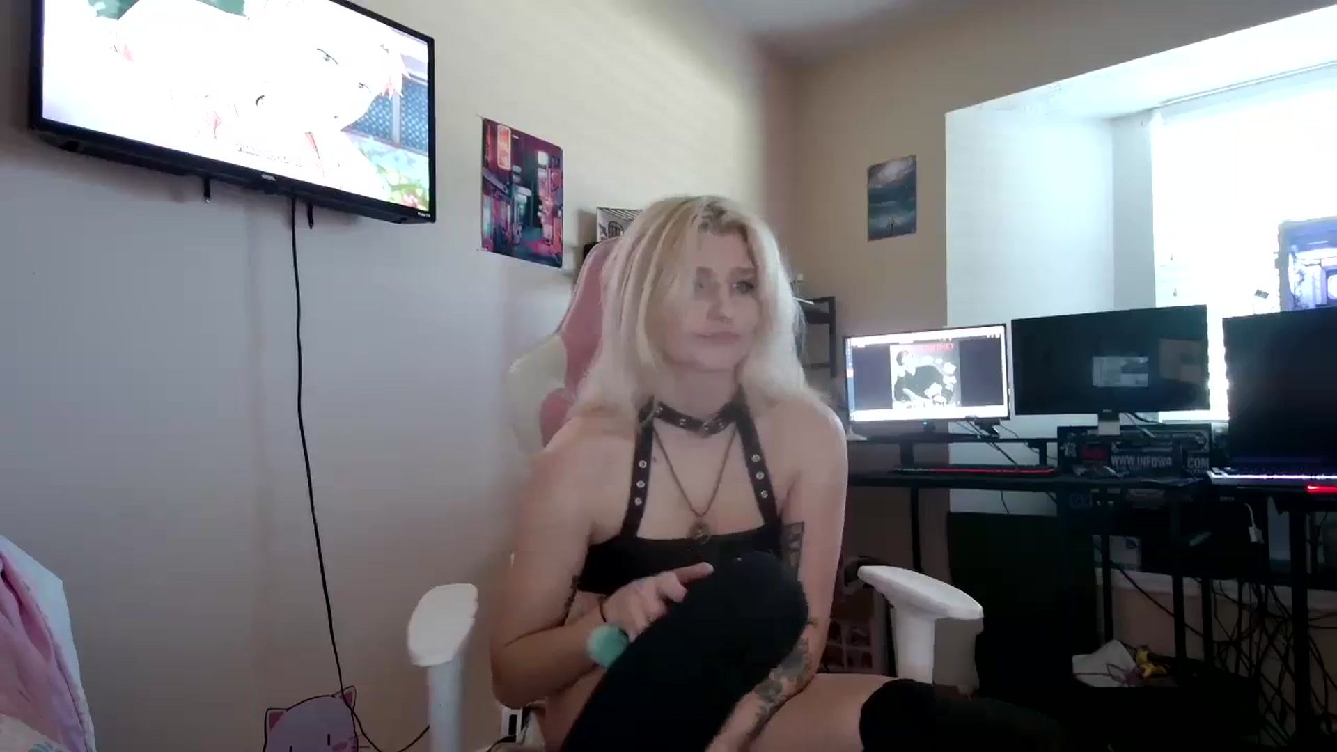 Gallery image thumbnail from DuckChan0's myfreecams stream on, 09/28/2023, 15:54 image 4 of 20