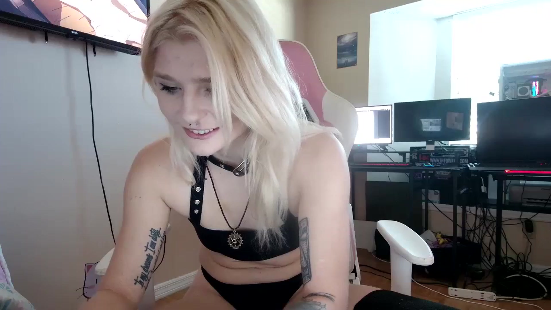 Gallery image thumbnail from DuckChan0's myfreecams stream on, 09/28/2023, 15:54 image 11 of 20