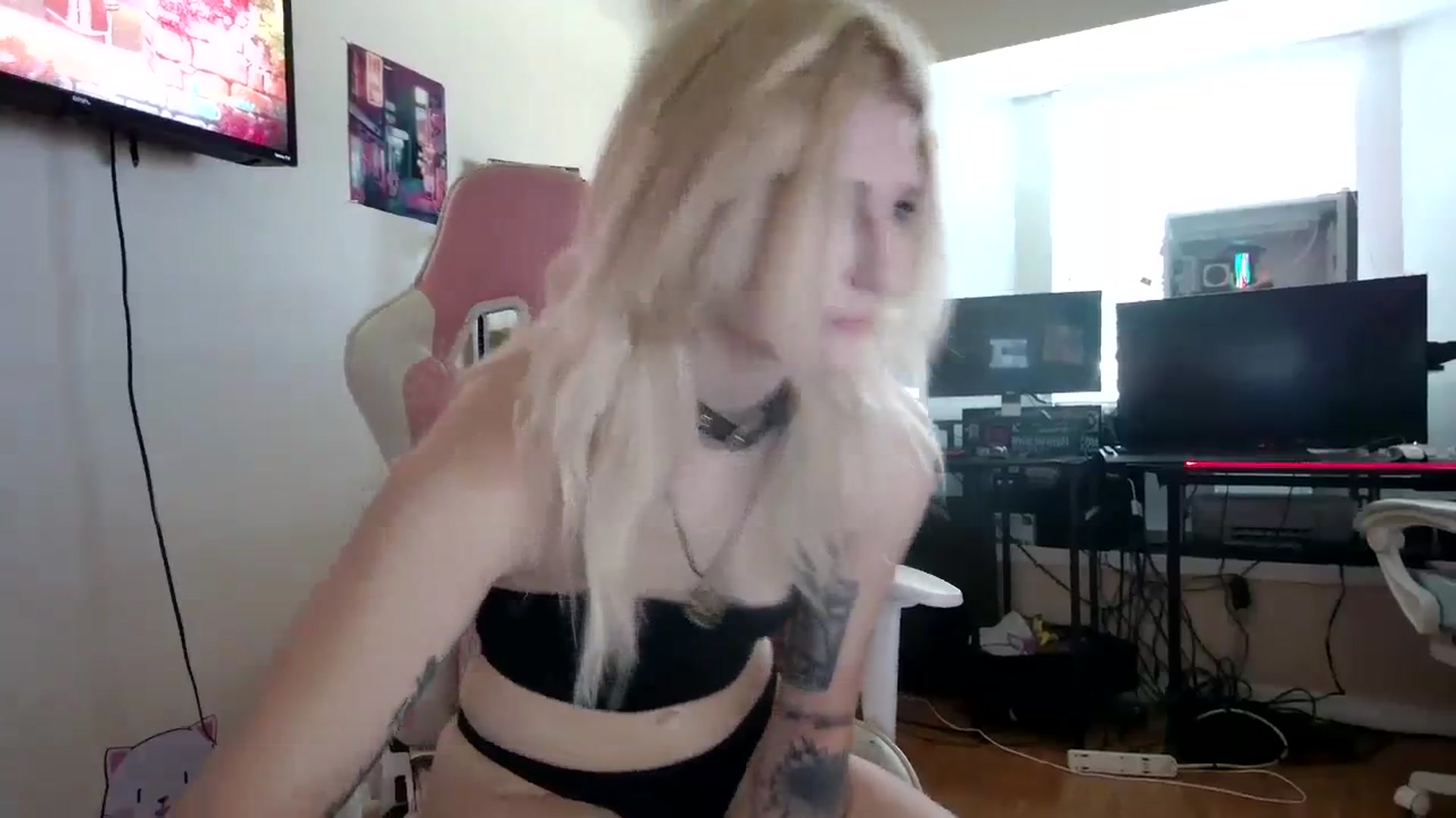 Gallery image thumbnail from DuckChan0's myfreecams stream on, 09/28/2023, 17:25 image 5 of 20