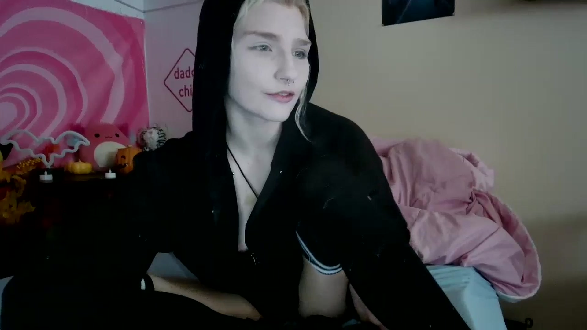 Gallery image thumbnail from DuckChan0's myfreecams stream on, 09/29/2023, 17:34 image 7 of 20