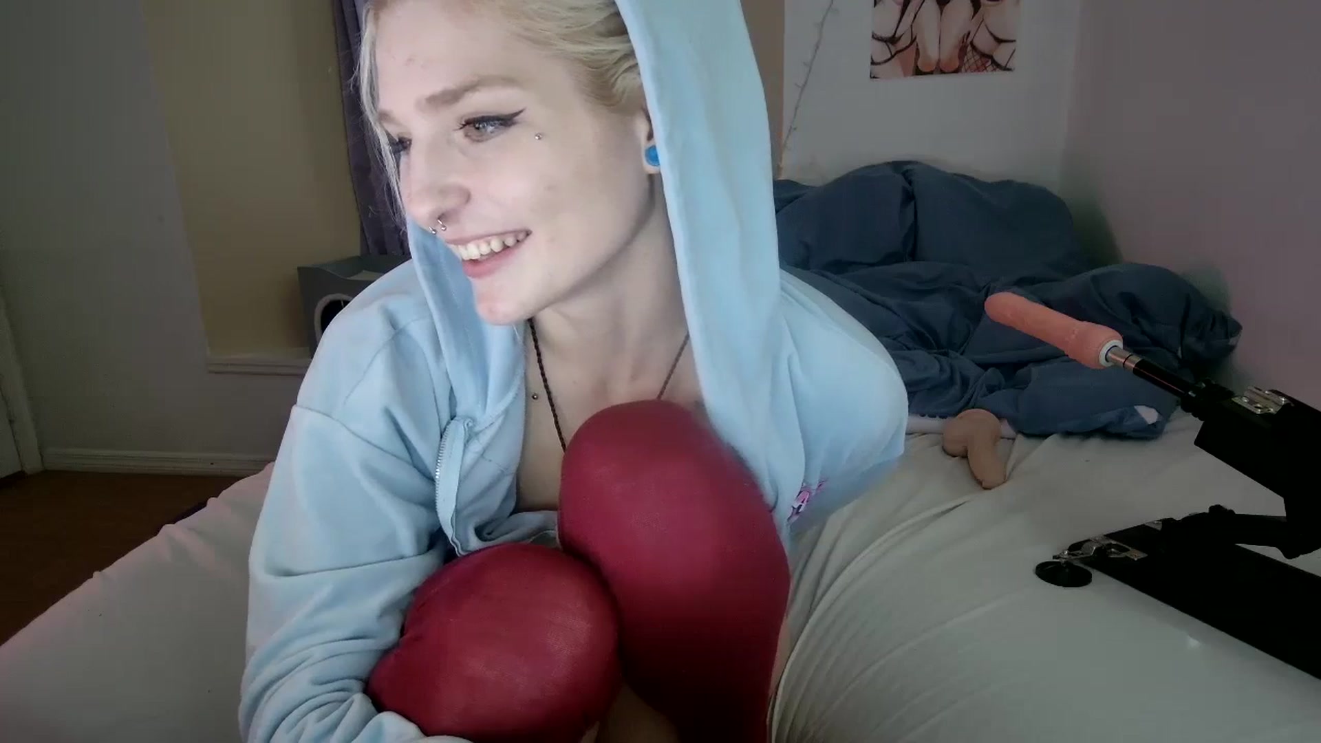 Gallery image thumbnail from DuckChan0's myfreecams stream on, 10/02/2023, 17:31 image 17 of 20