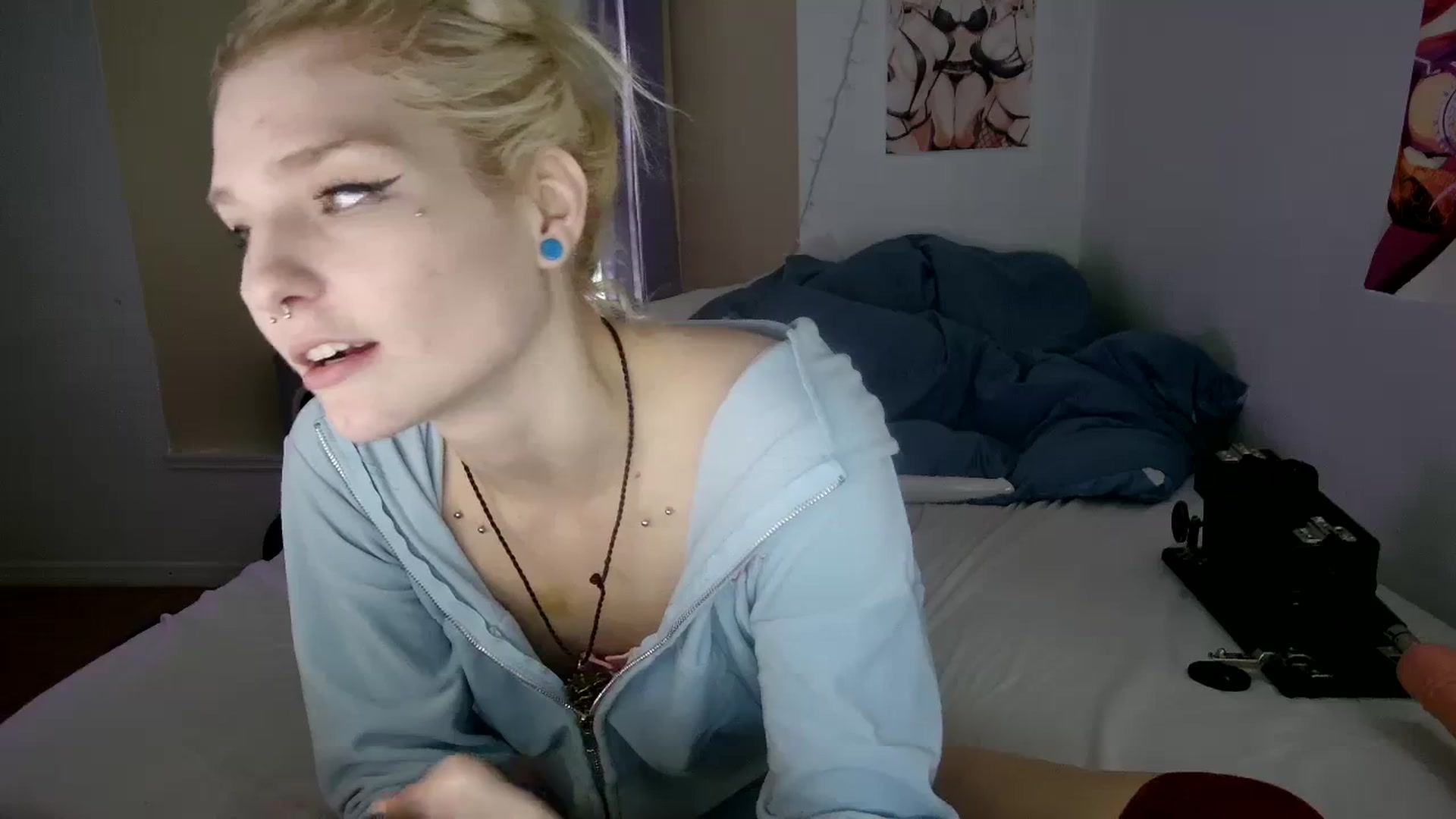 Gallery image thumbnail from DuckChan0's myfreecams stream on, 10/02/2023, 17:31 image 9 of 20