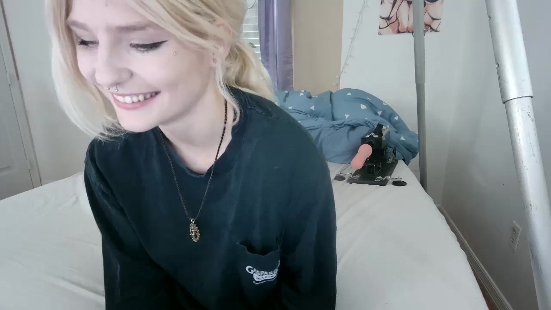 Gallery image thumbnail from DuckChan0's myfreecams stream on, 10/03/2023, 15:16 image 17 of 20