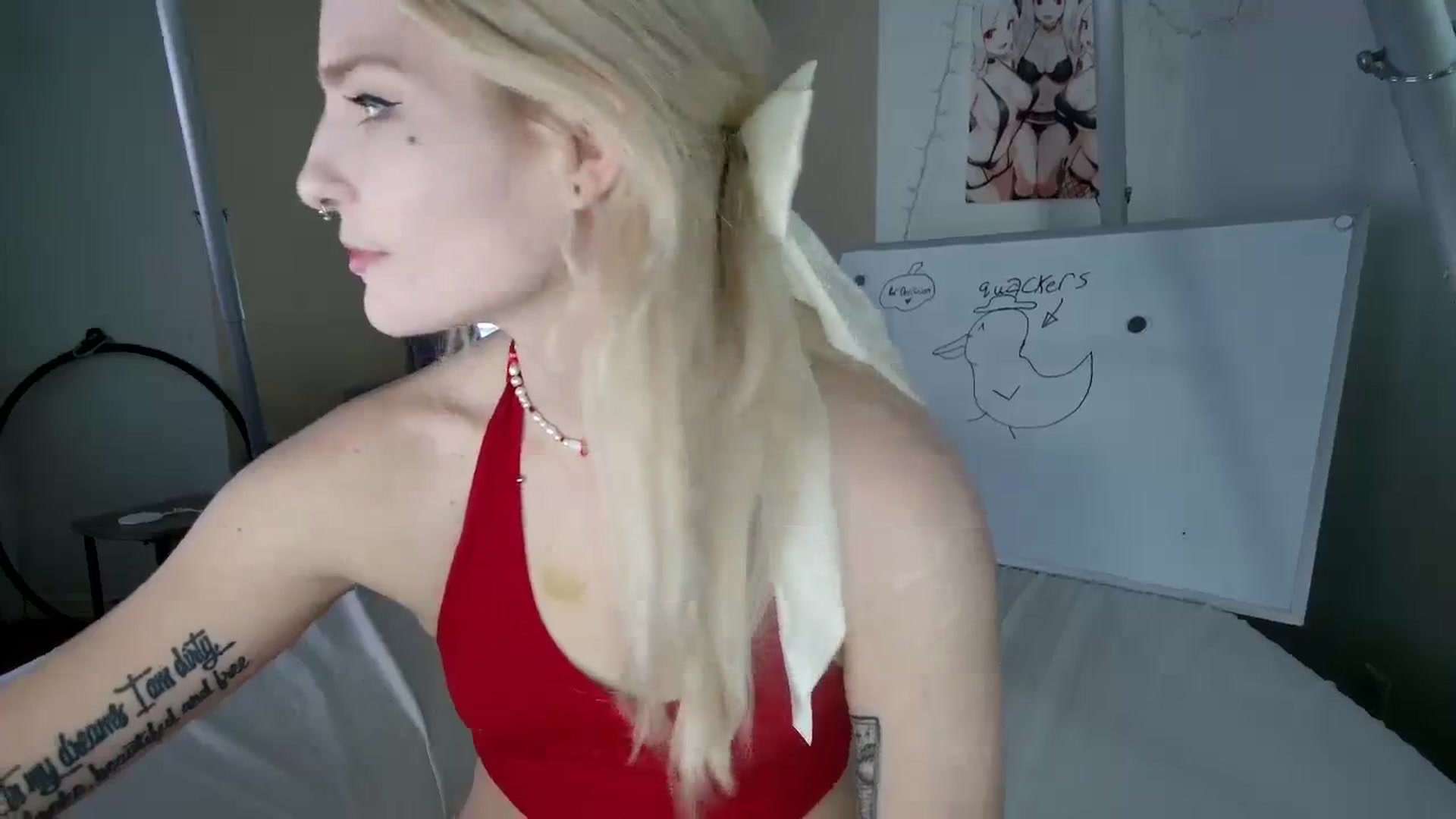 Gallery image thumbnail from DuckChan0's myfreecams stream on, 10/05/2023, 17:20 image 14 of 20