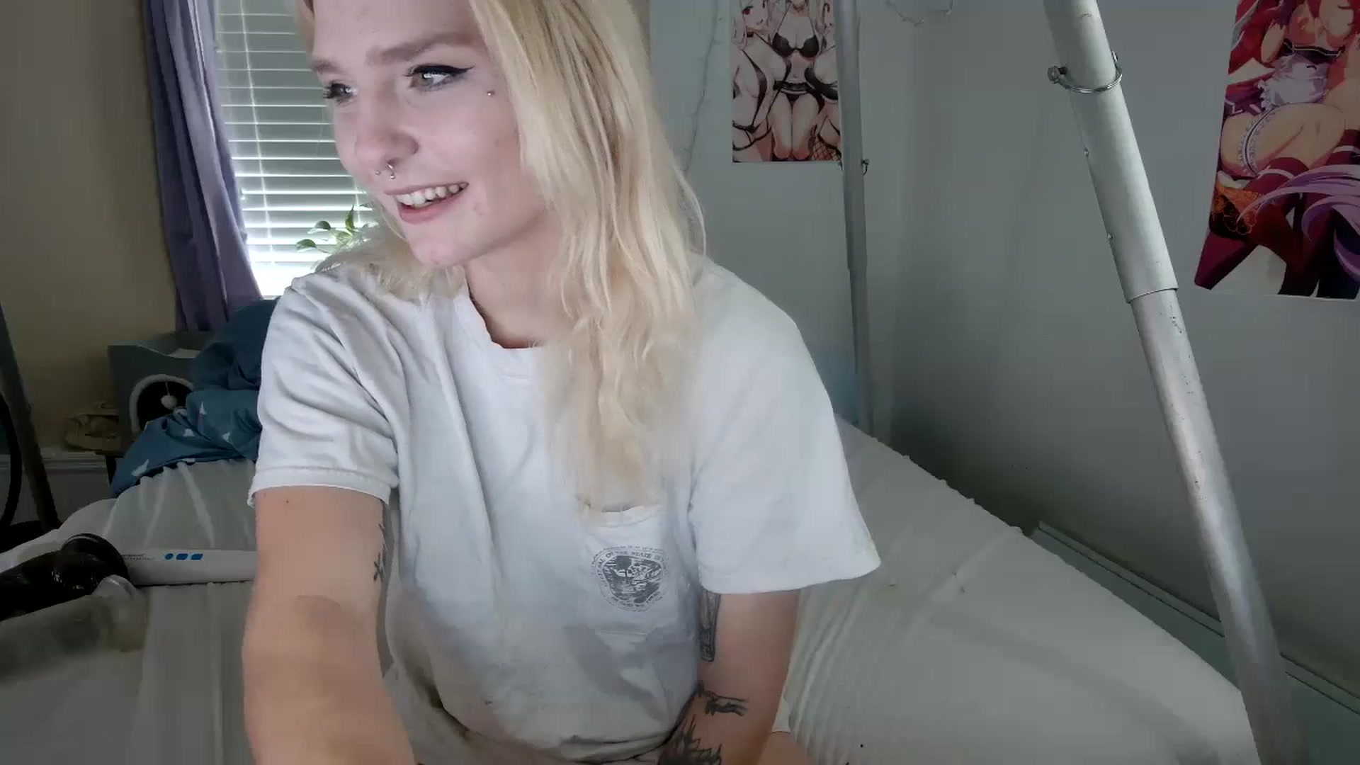 Gallery image thumbnail from DuckChan0's myfreecams stream on, 10/06/2023, 16:31 image 15 of 20