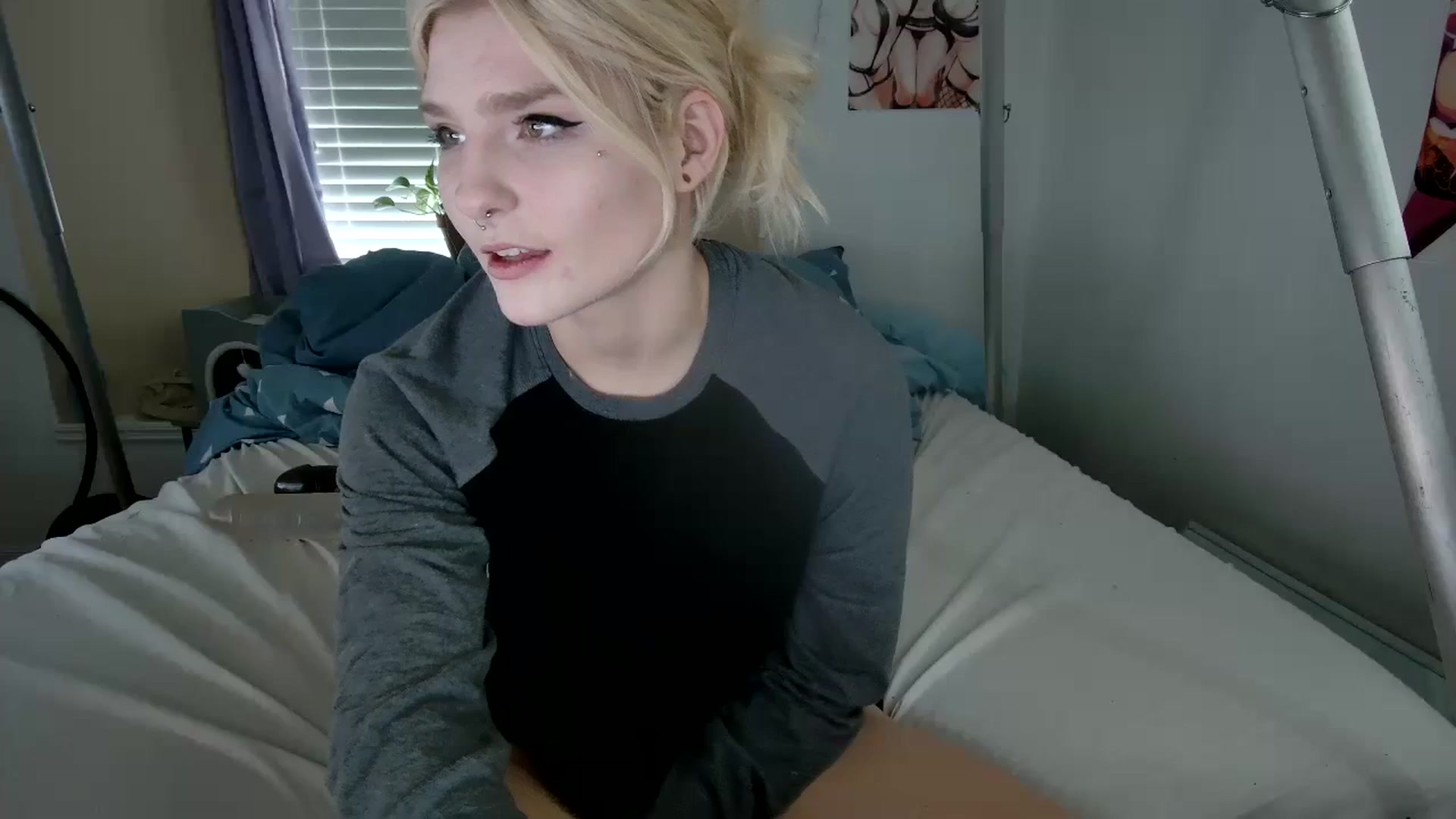 Gallery image thumbnail from DuckChan0's myfreecams stream on, 10/06/2023, 17:20 image 14 of 20