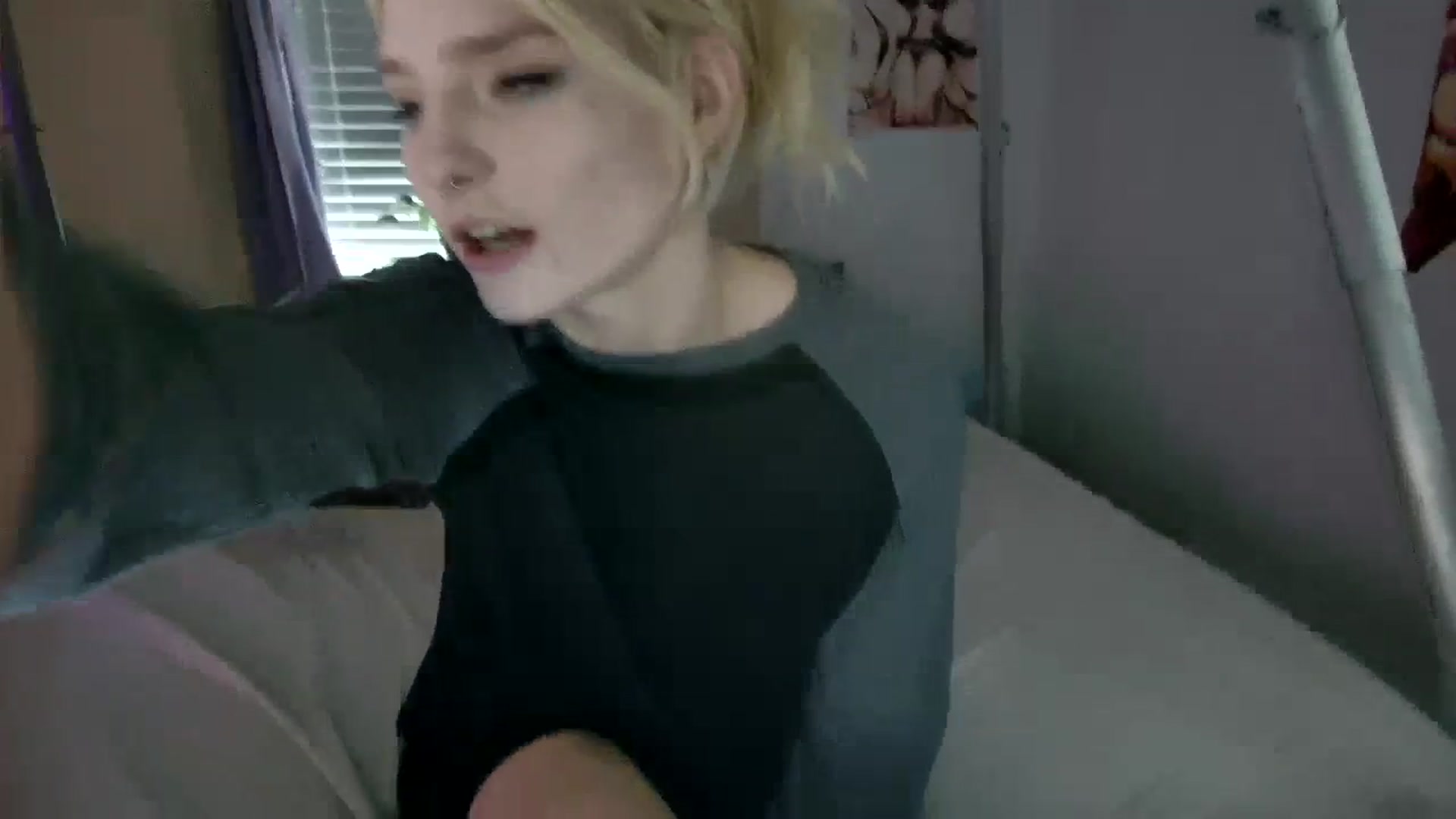 Gallery image thumbnail from DuckChan0's myfreecams stream on, 10/06/2023, 17:20 image 5 of 20
