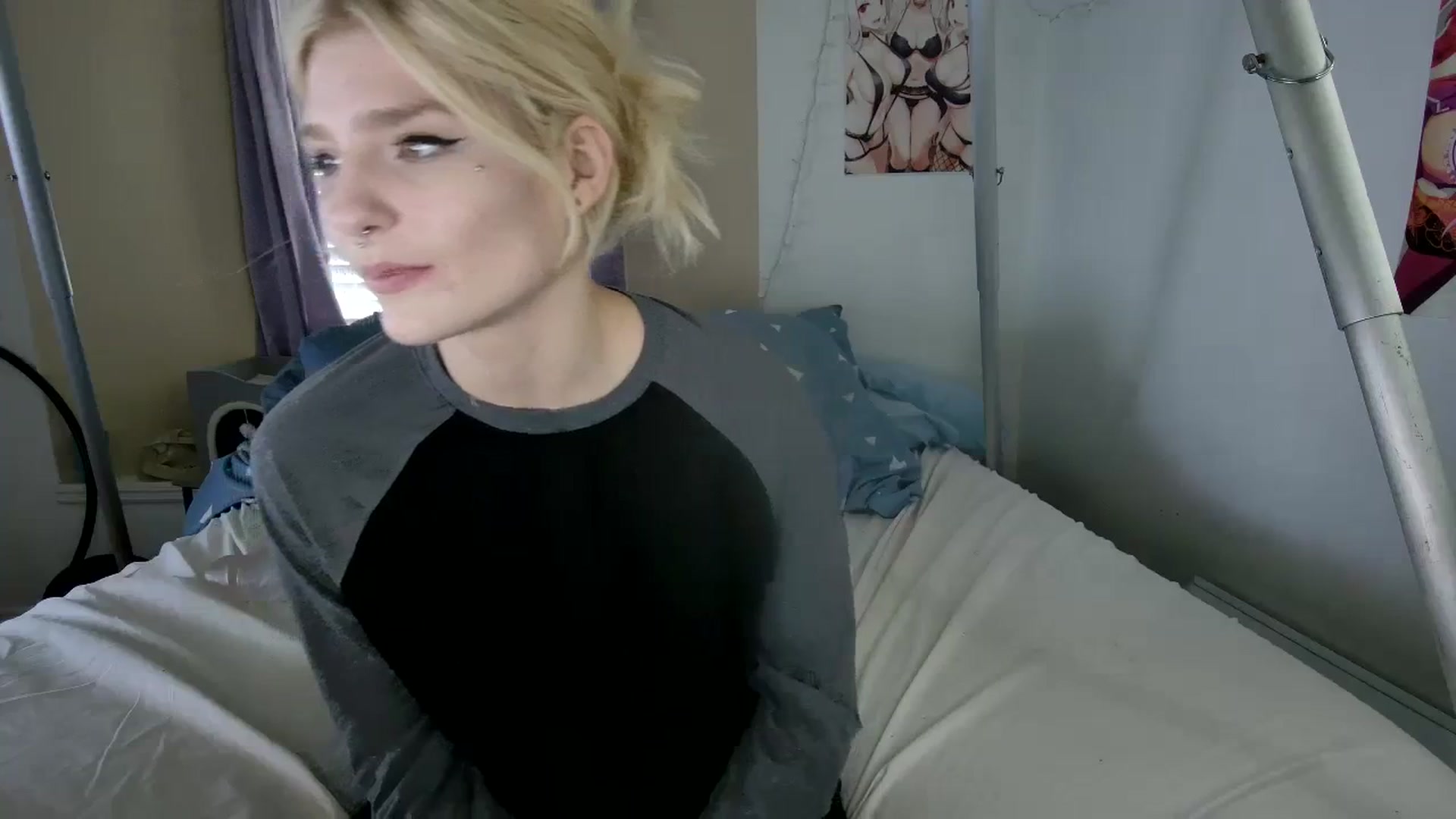 Gallery image thumbnail from DuckChan0's myfreecams stream on, 10/06/2023, 17:20 image 4 of 20