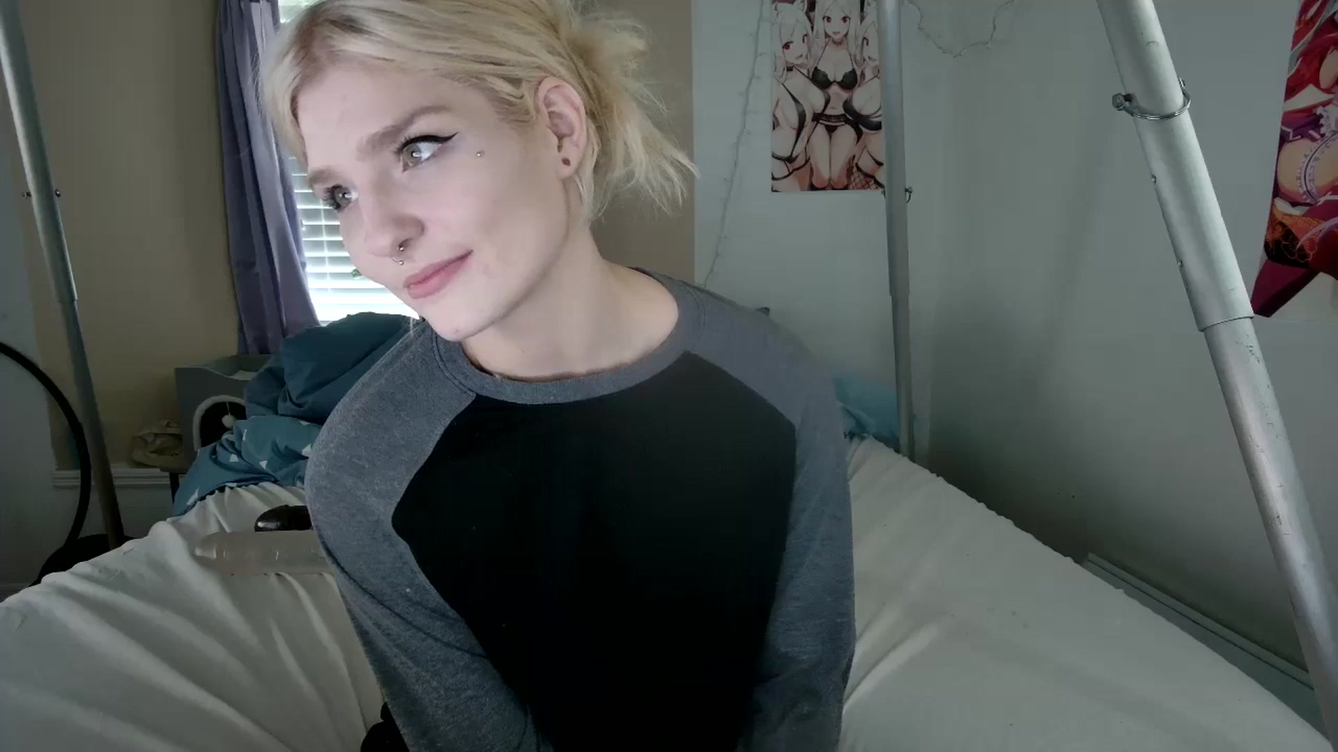 Gallery image thumbnail from DuckChan0's myfreecams stream on, 10/06/2023, 17:20 image 17 of 20