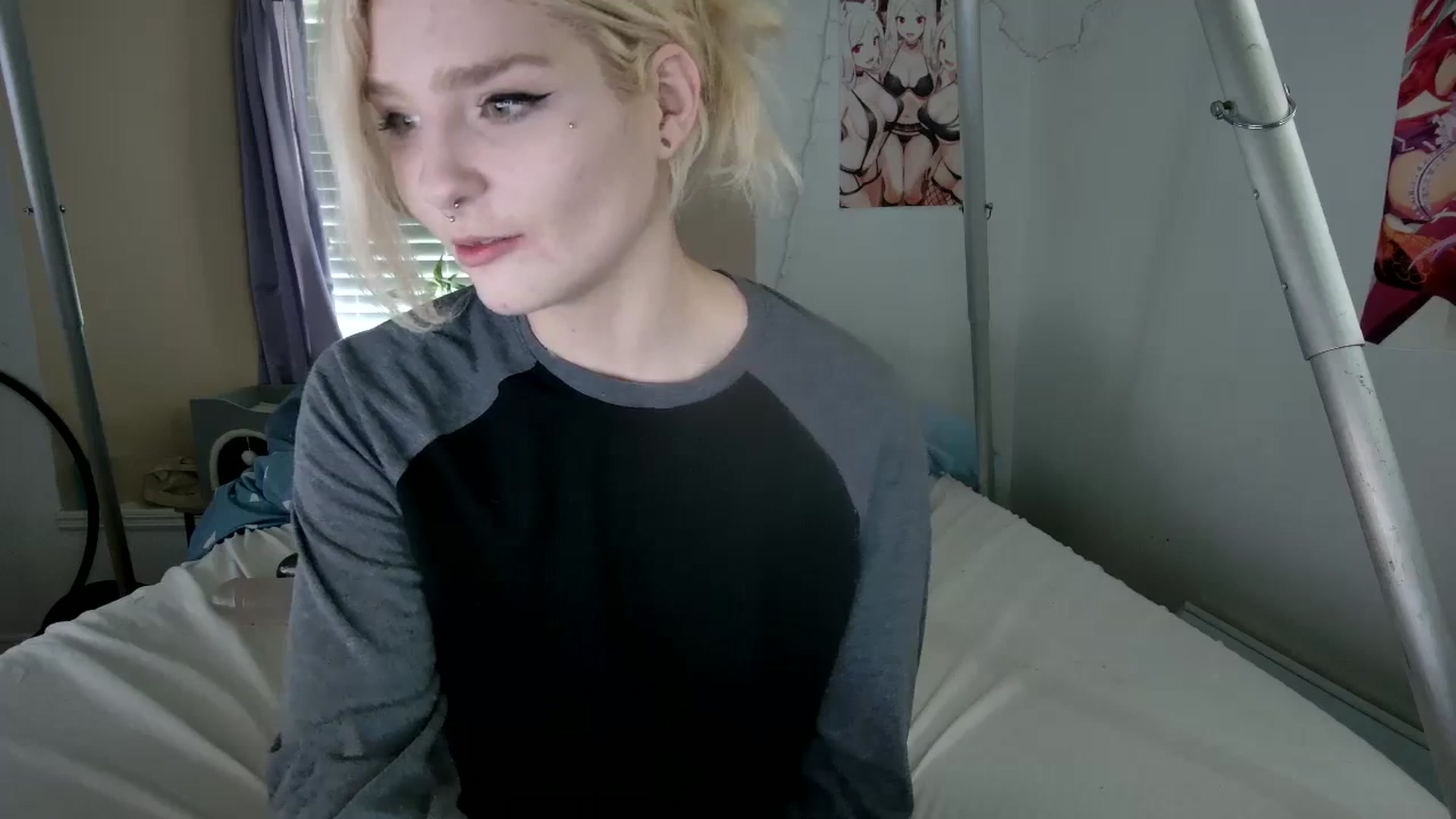 Gallery image thumbnail from DuckChan0's myfreecams stream on, 10/06/2023, 17:20 image 16 of 20