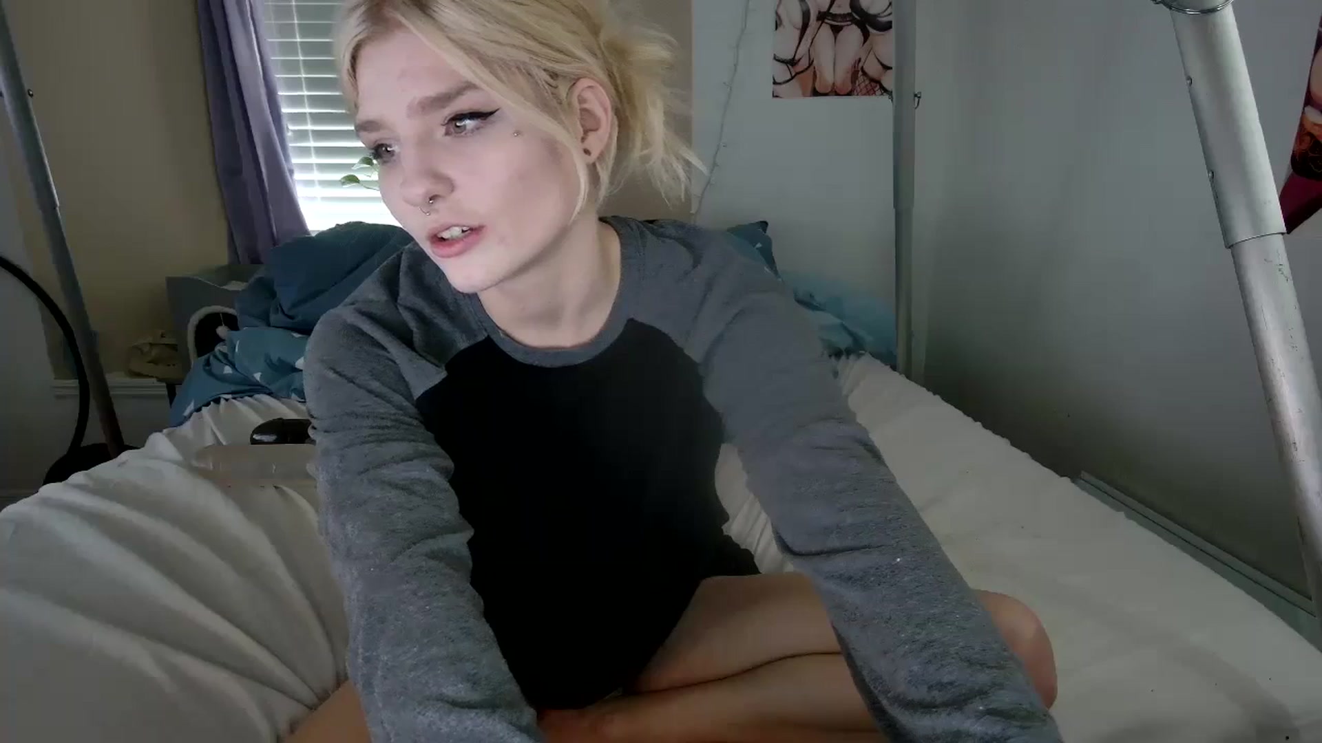 Gallery image thumbnail from DuckChan0's myfreecams stream on, 10/06/2023, 17:20 image 13 of 20