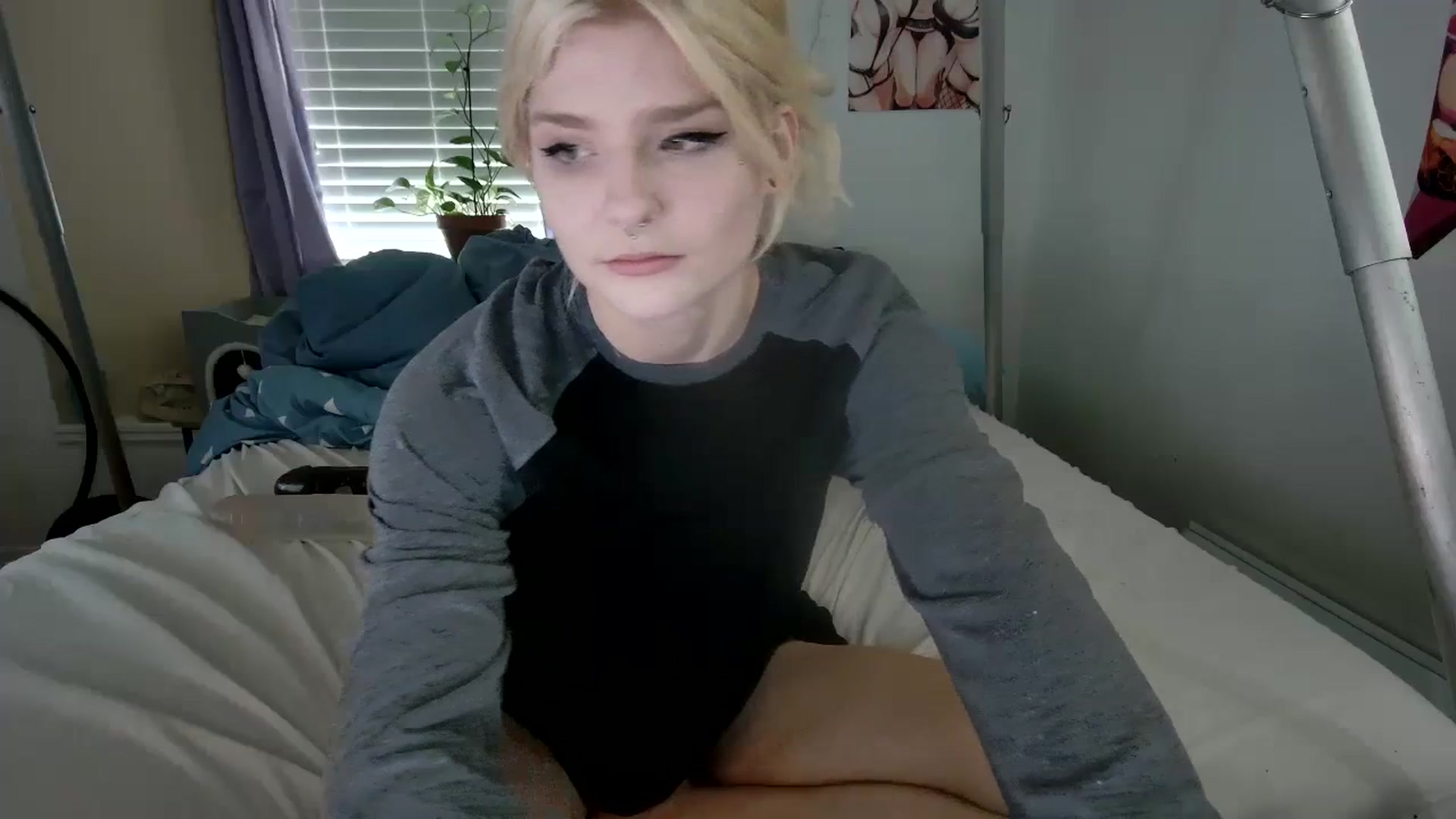 Gallery image thumbnail from DuckChan0's myfreecams stream on, 10/06/2023, 17:20 image 12 of 20