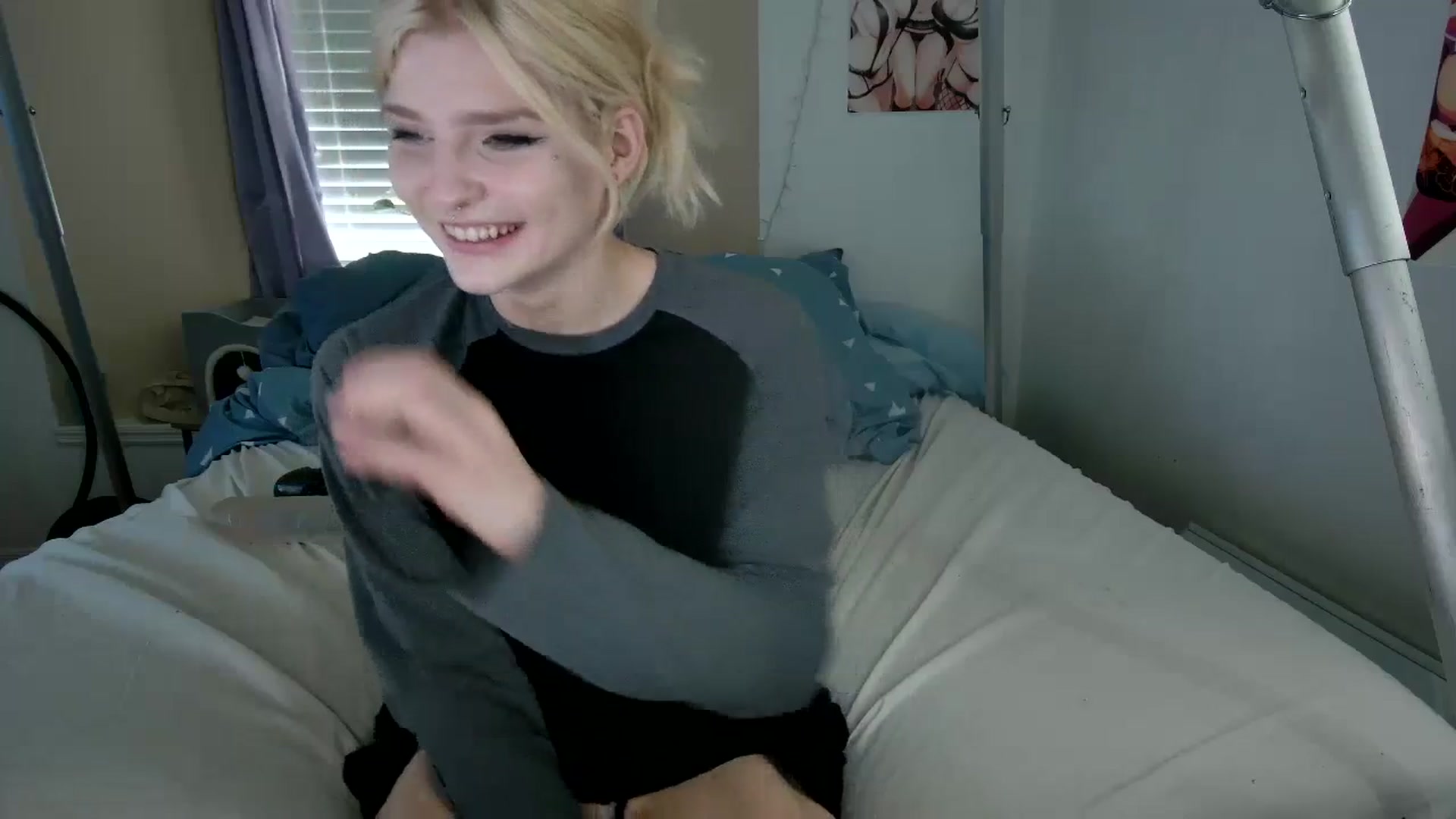 Gallery image thumbnail from DuckChan0's myfreecams stream on, 10/06/2023, 17:20 image 9 of 20