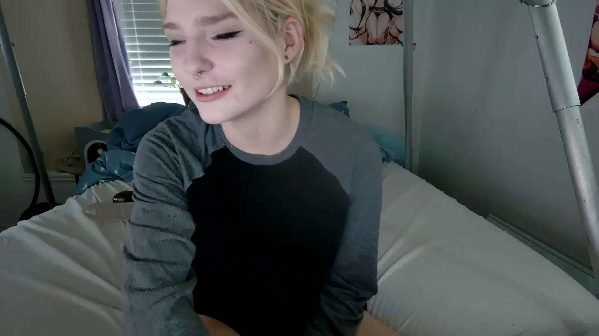 Gallery image thumbnail from DuckChan0's myfreecams stream on, 10/06/2023, 17:20 image 15 of 20