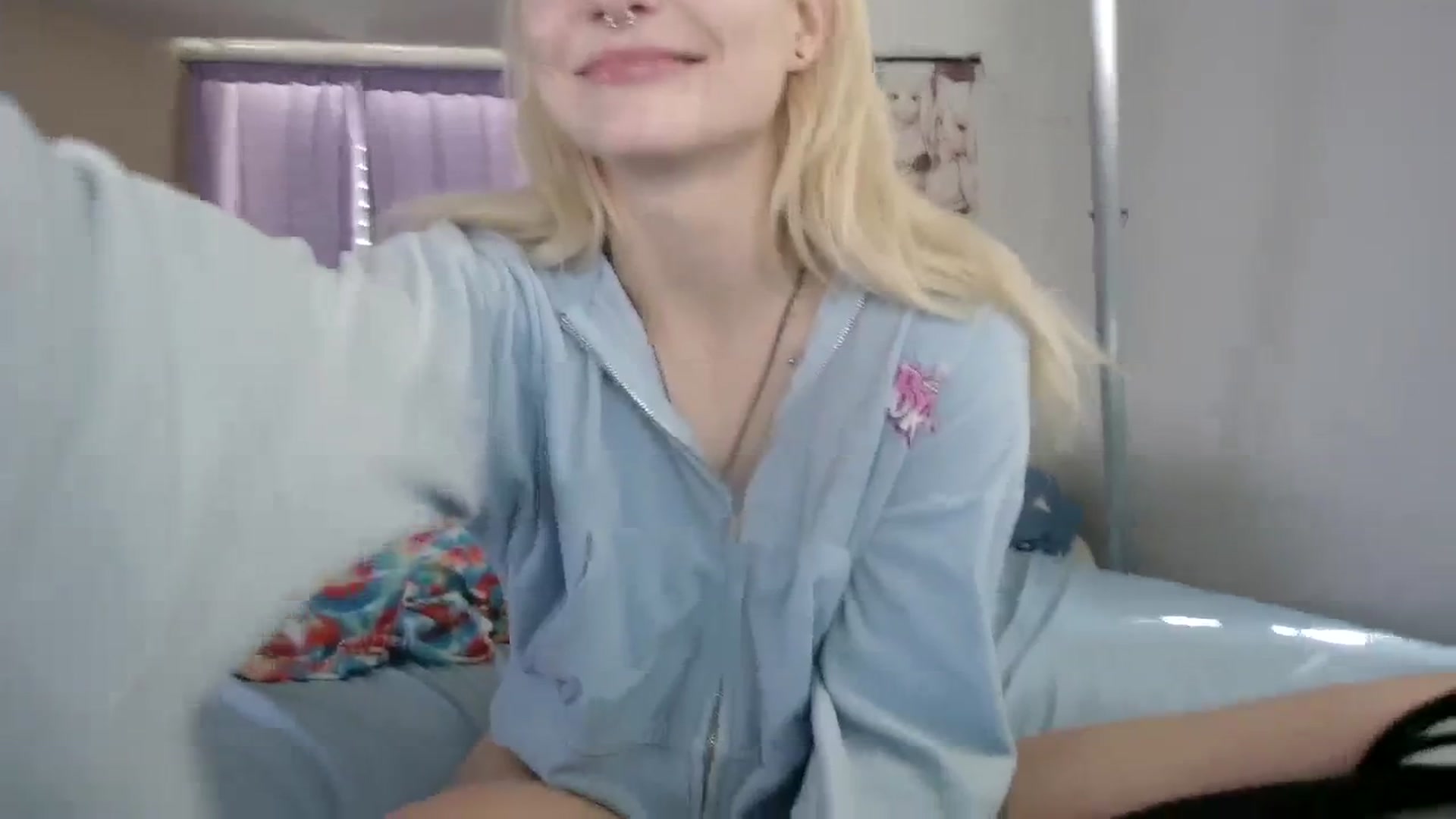 Gallery image thumbnail from DuckChan0's myfreecams stream on, 10/11/2023, 17:04 image 13 of 20