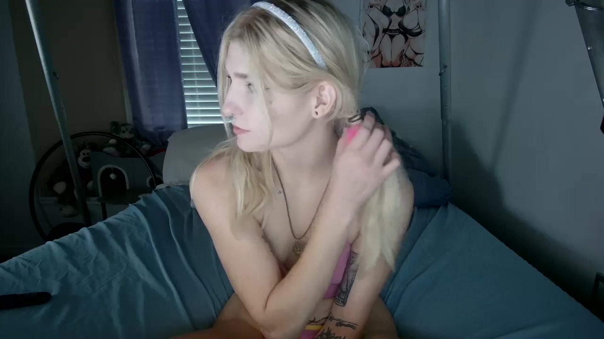 Gallery image thumbnail from DuckChan0's myfreecams stream on, 10/13/2023, 17:13 image 9 of 20