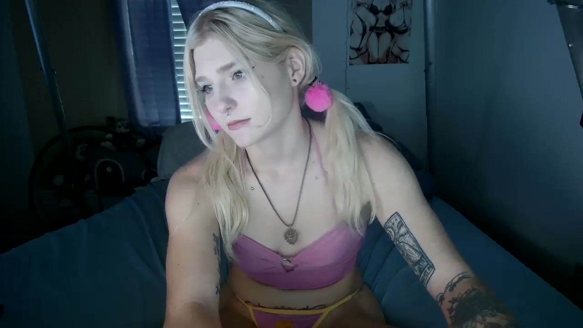 Gallery image thumbnail from DuckChan0's myfreecams stream on, 10/13/2023, 17:13 image 10 of 20
