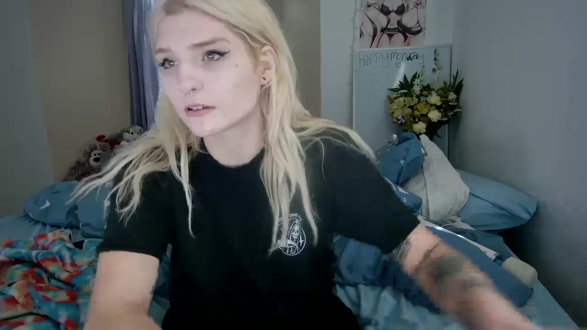 Gallery image thumbnail from DuckChan0's myfreecams stream on, 10/16/2023, 16:48 image 17 of 20