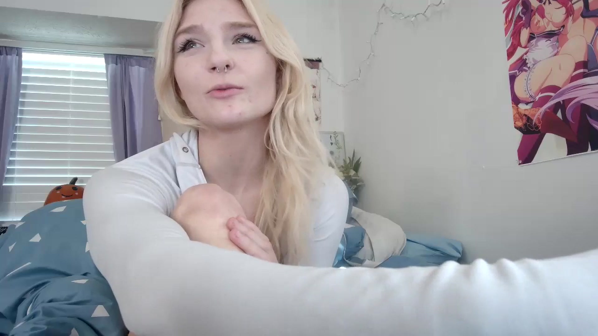 Gallery image thumbnail from DuckChan0's myfreecams stream on, 10/16/2023, 16:48 image 12 of 20