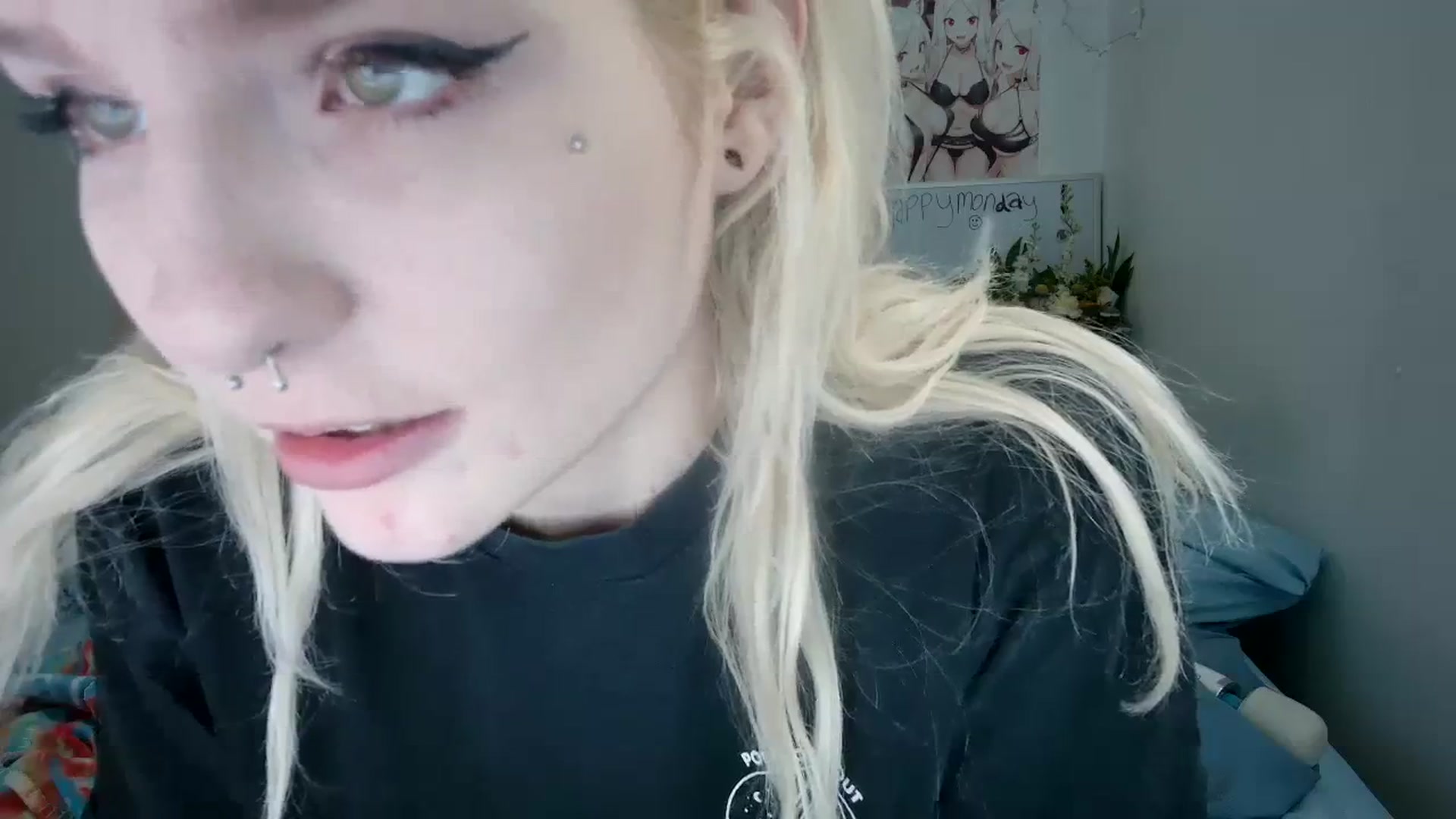 Gallery image thumbnail from DuckChan0's myfreecams stream on, 10/16/2023, 16:48 image 16 of 20