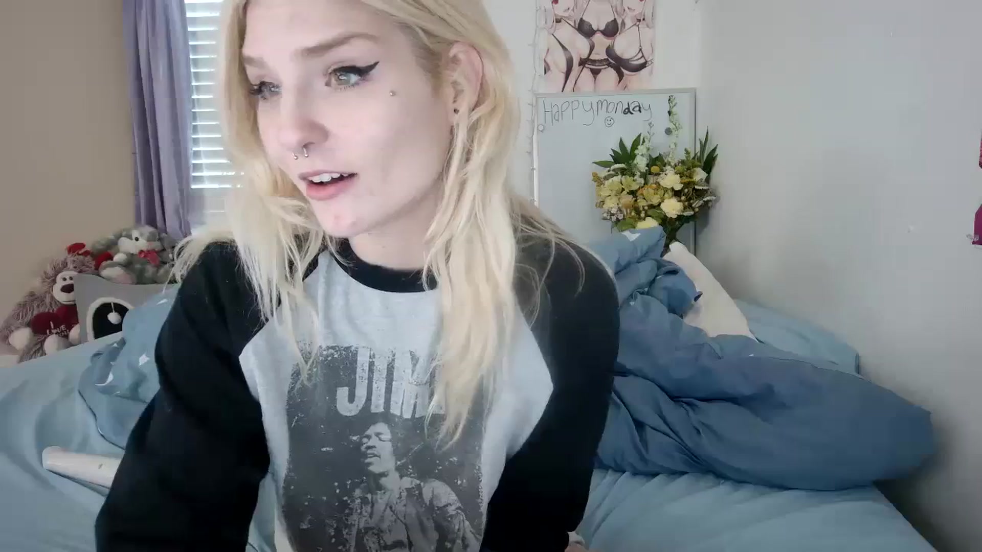 Gallery image thumbnail from DuckChan0's myfreecams stream on, 10/16/2023, 18:00 image 8 of 20