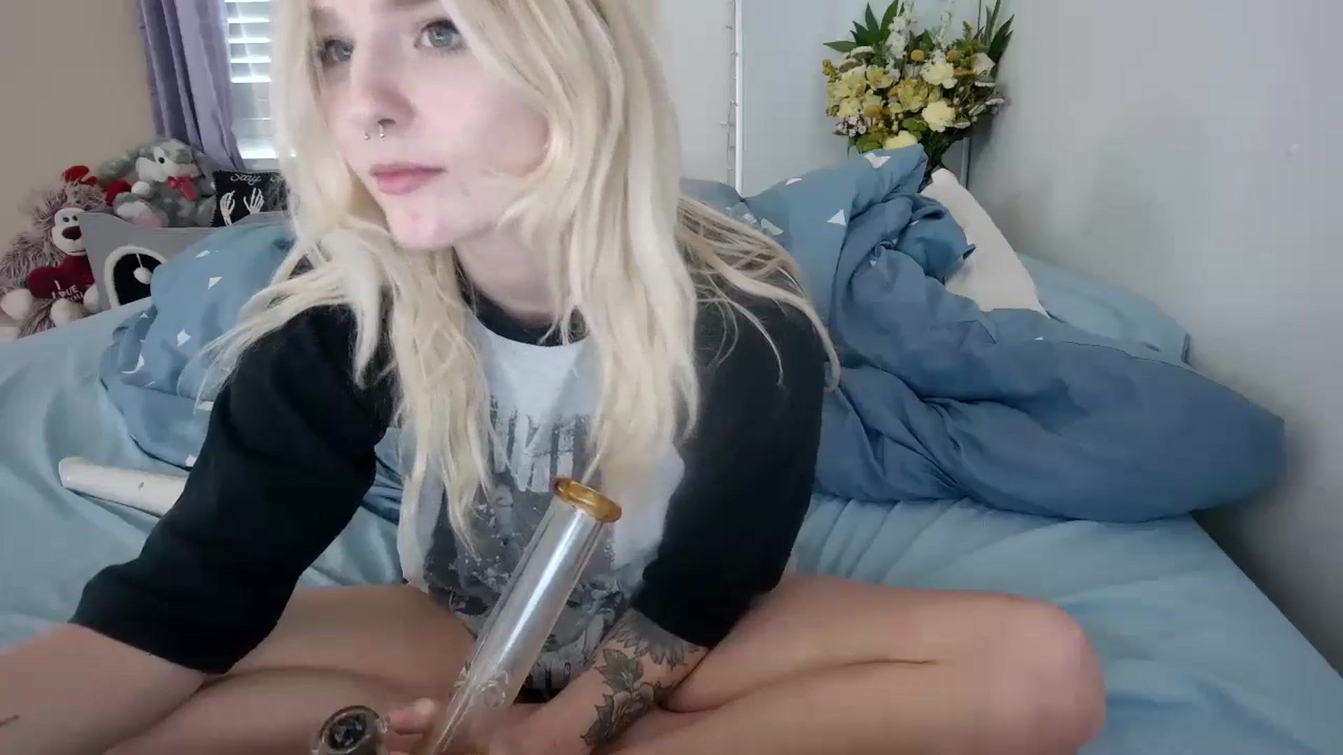 Gallery image thumbnail from DuckChan0's myfreecams stream on, 10/16/2023, 18:00 image 12 of 20