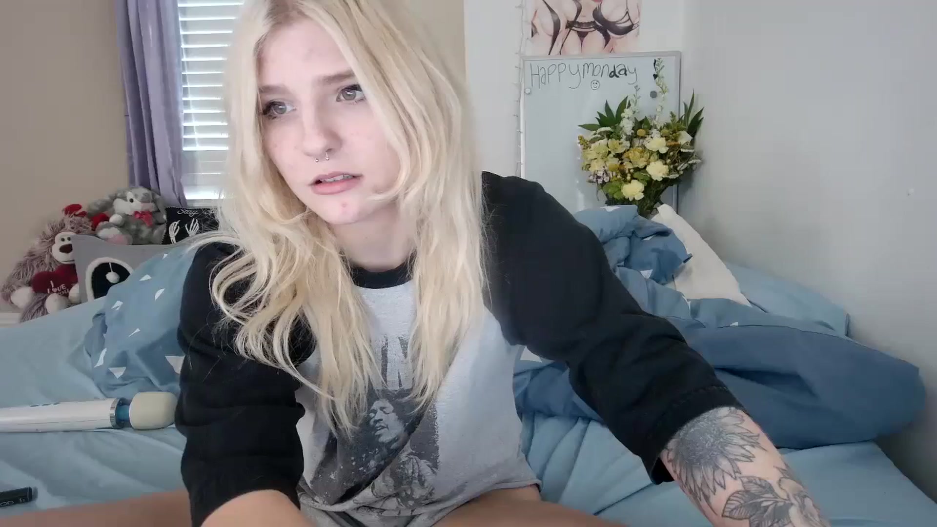 Gallery image thumbnail from DuckChan0's myfreecams stream on, 10/16/2023, 18:00 image 19 of 20