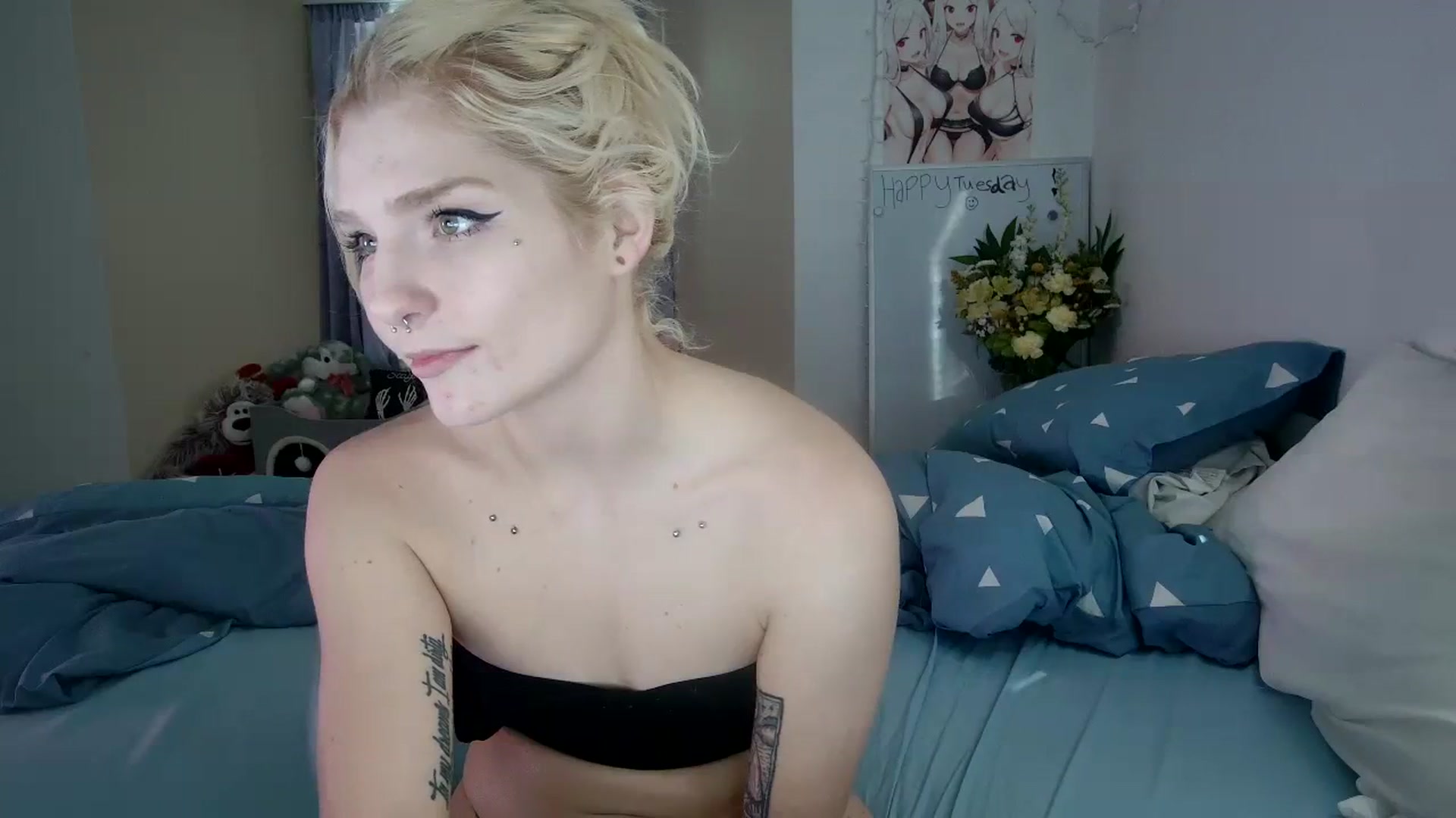 Gallery image thumbnail from DuckChan0's myfreecams stream on, 10/17/2023, 17:09 image 18 of 20