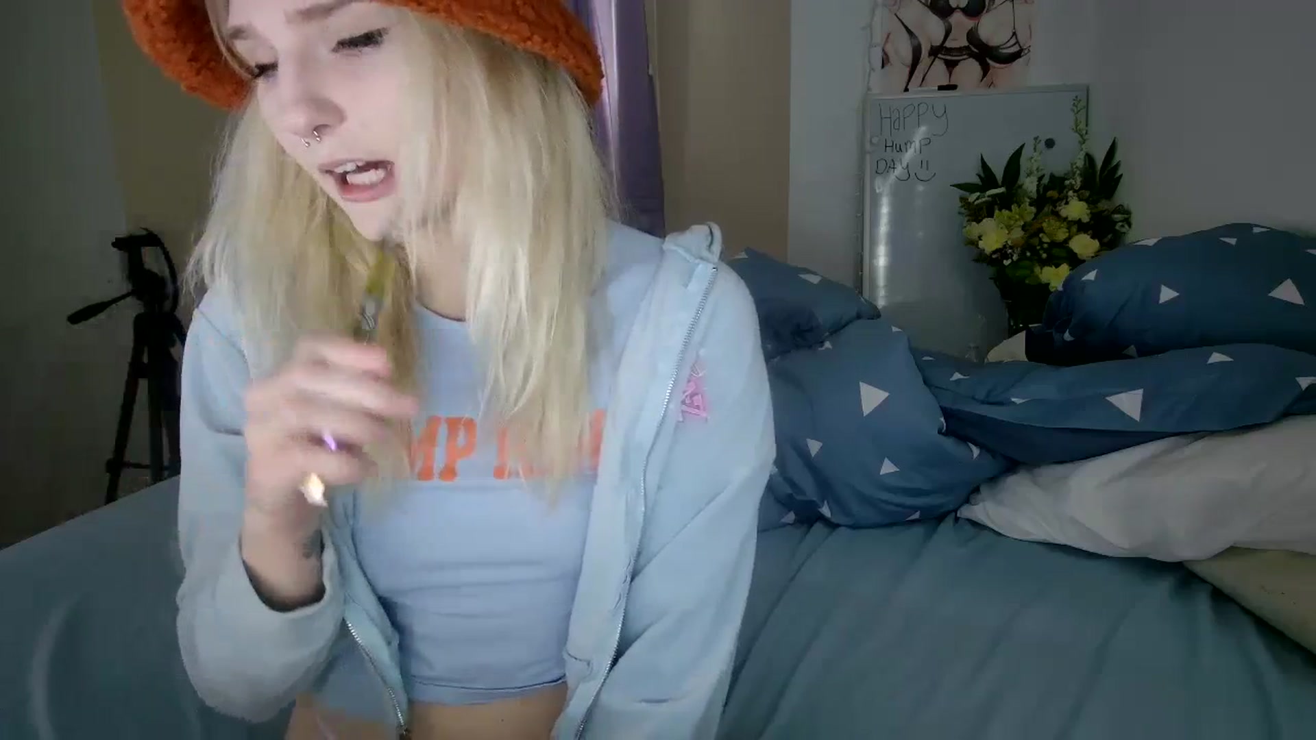 Gallery image thumbnail from DuckChan0's myfreecams stream on, 10/18/2023, 14:35 image 16 of 20