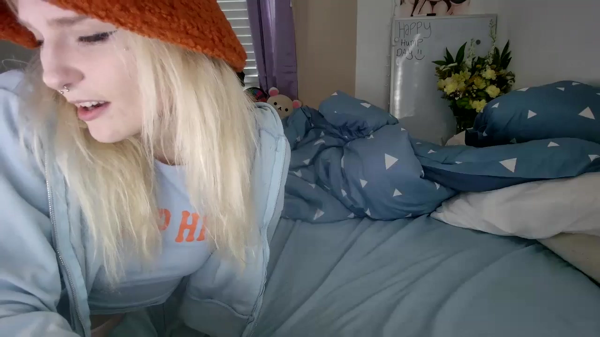 Gallery image thumbnail from DuckChan0's myfreecams stream on, 10/18/2023, 14:35 image 9 of 20