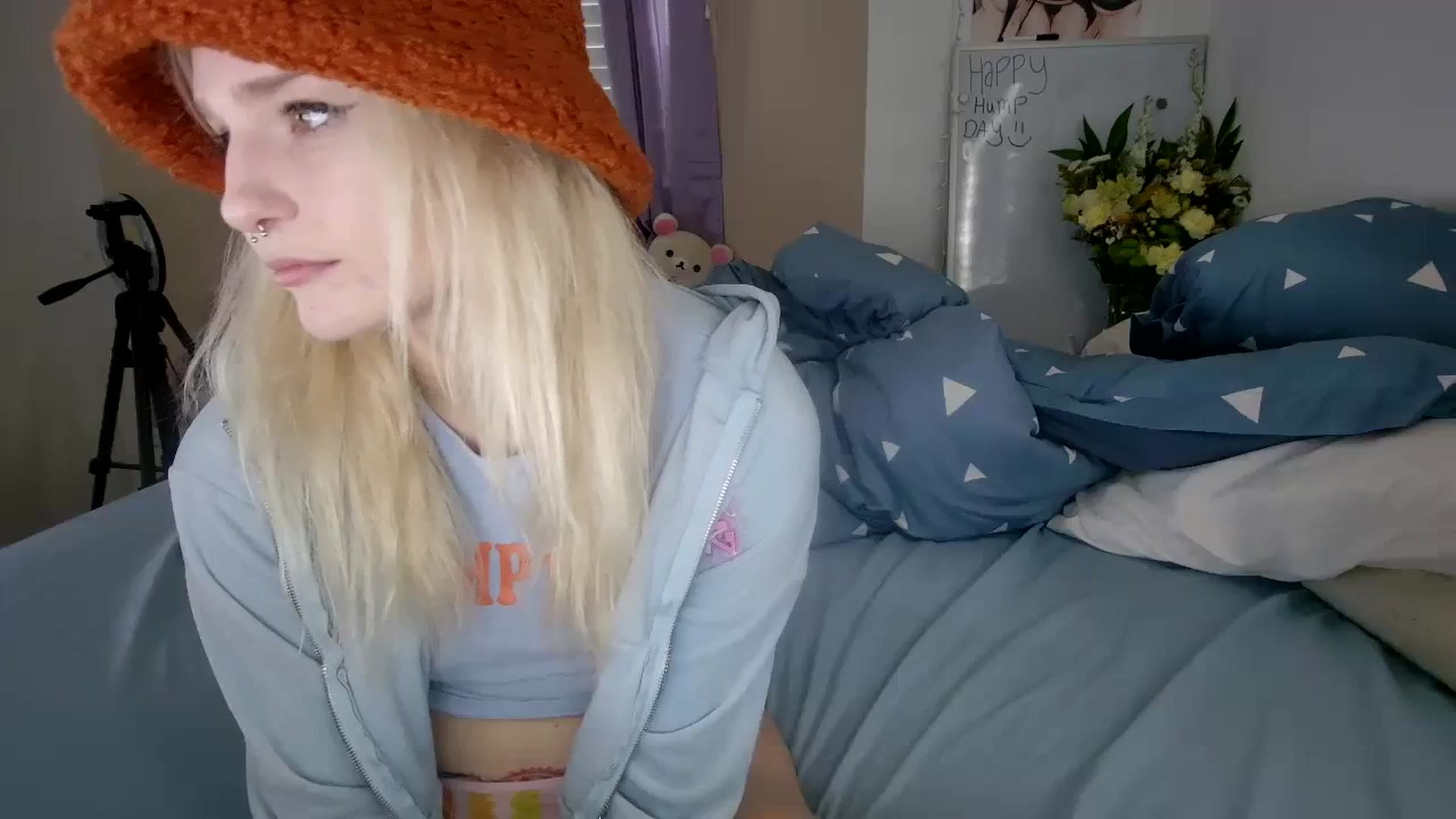 Gallery image thumbnail from DuckChan0's myfreecams stream on, 10/18/2023, 14:35 image 10 of 20