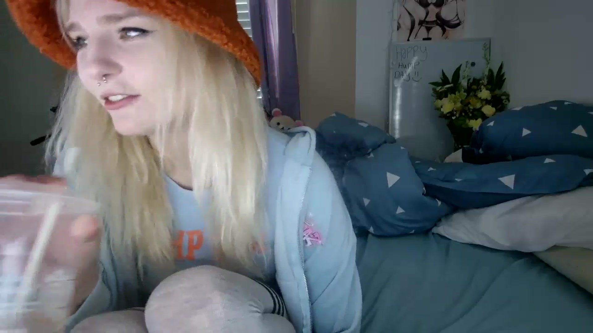 Gallery image thumbnail from DuckChan0's myfreecams stream on, 10/18/2023, 14:35 image 17 of 20