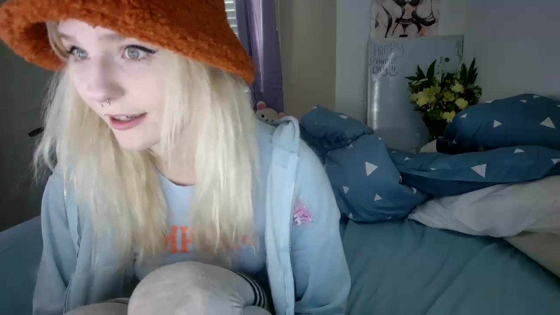 Gallery image thumbnail from DuckChan0's myfreecams stream on, 10/18/2023, 14:35 image 18 of 20