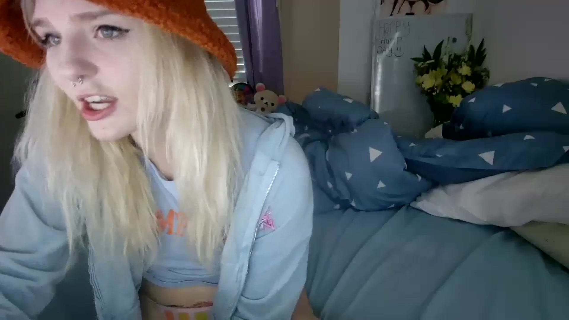 Gallery image thumbnail from DuckChan0's myfreecams stream on, 10/18/2023, 14:35 image 12 of 20