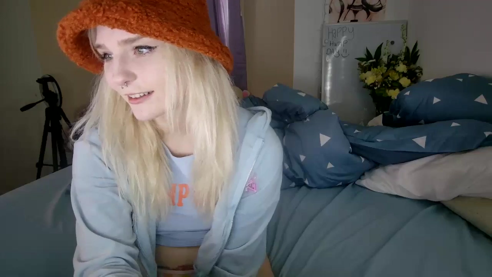 Gallery image thumbnail from DuckChan0's myfreecams stream on, 10/18/2023, 14:35 image 14 of 20