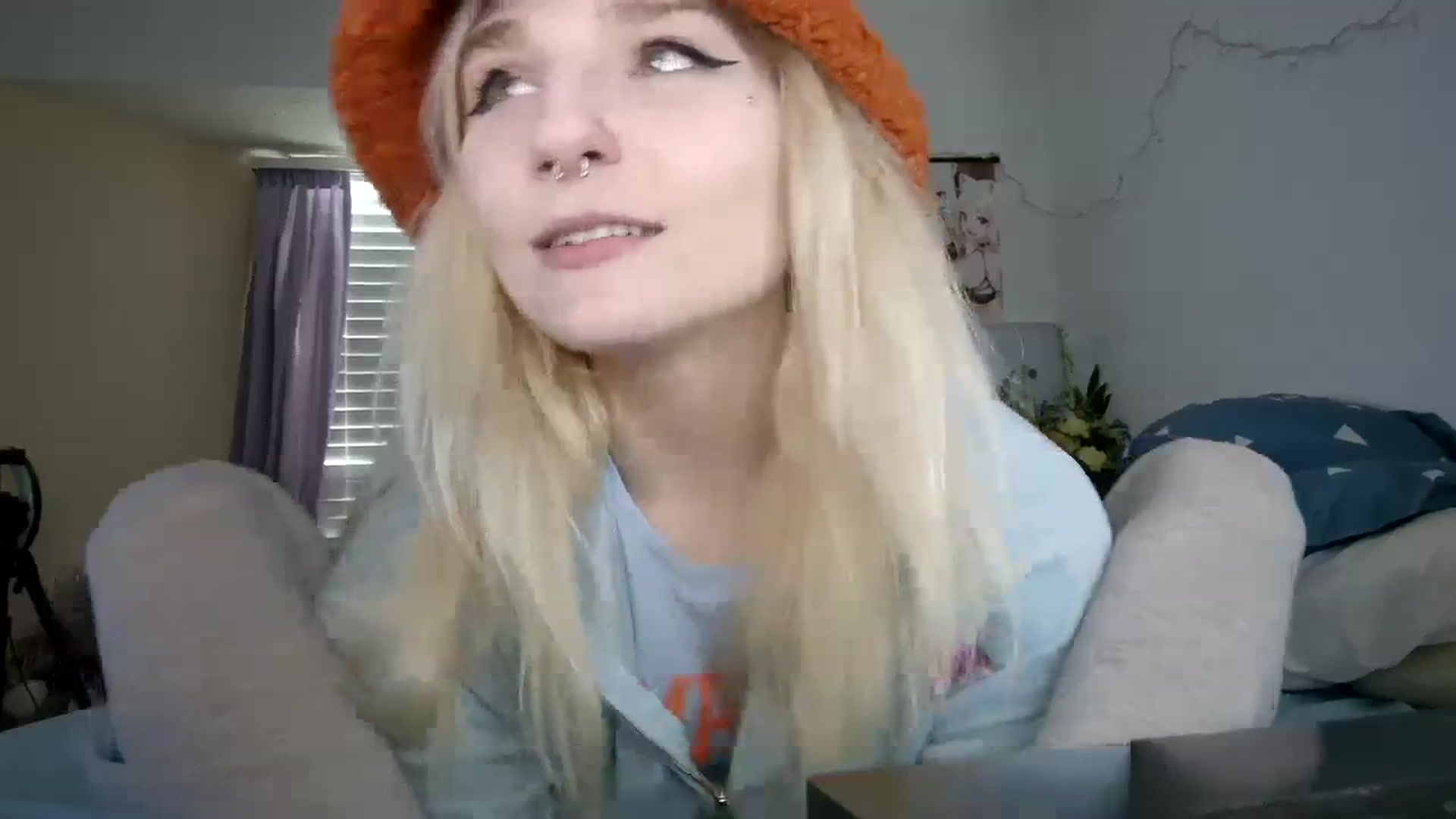 Gallery image thumbnail from DuckChan0's myfreecams stream on, 10/18/2023, 14:57 image 15 of 20