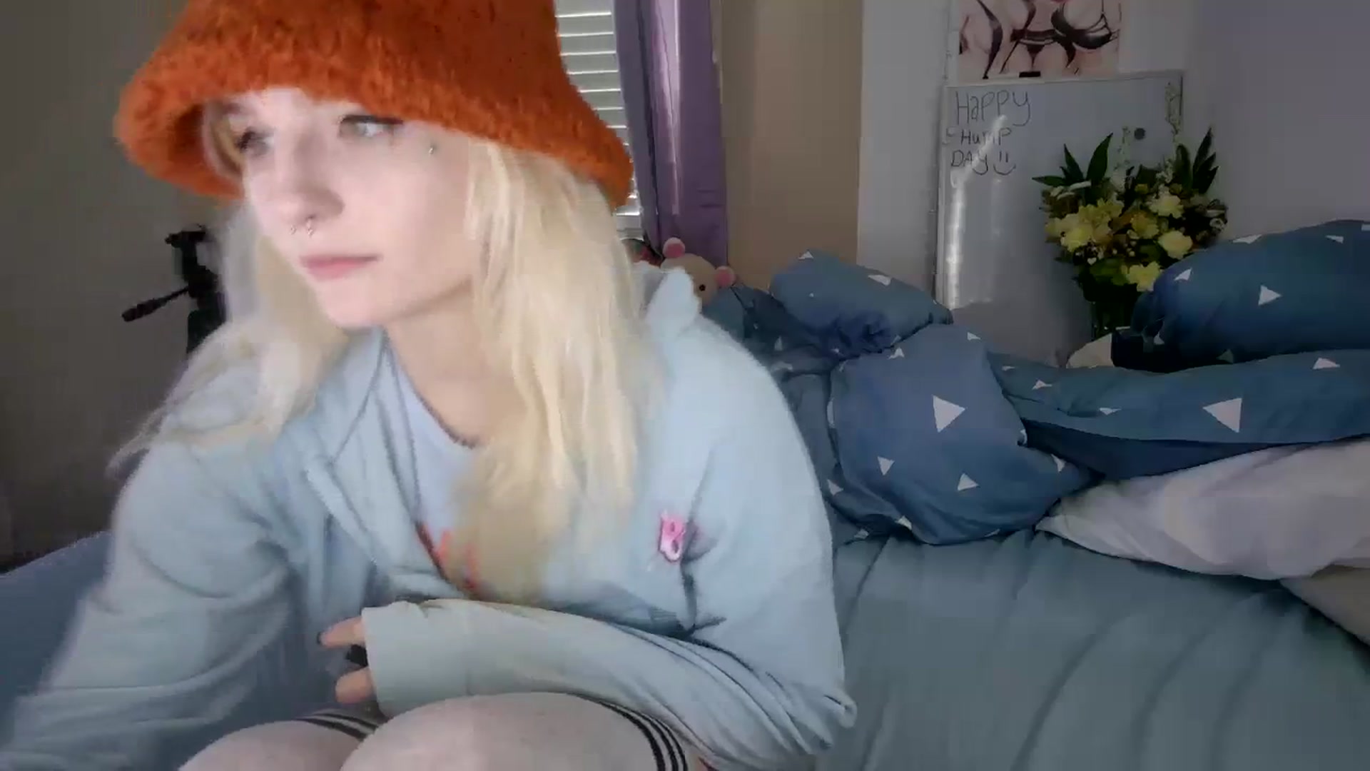 Gallery image thumbnail from DuckChan0's myfreecams stream on, 10/18/2023, 14:57 image 10 of 20