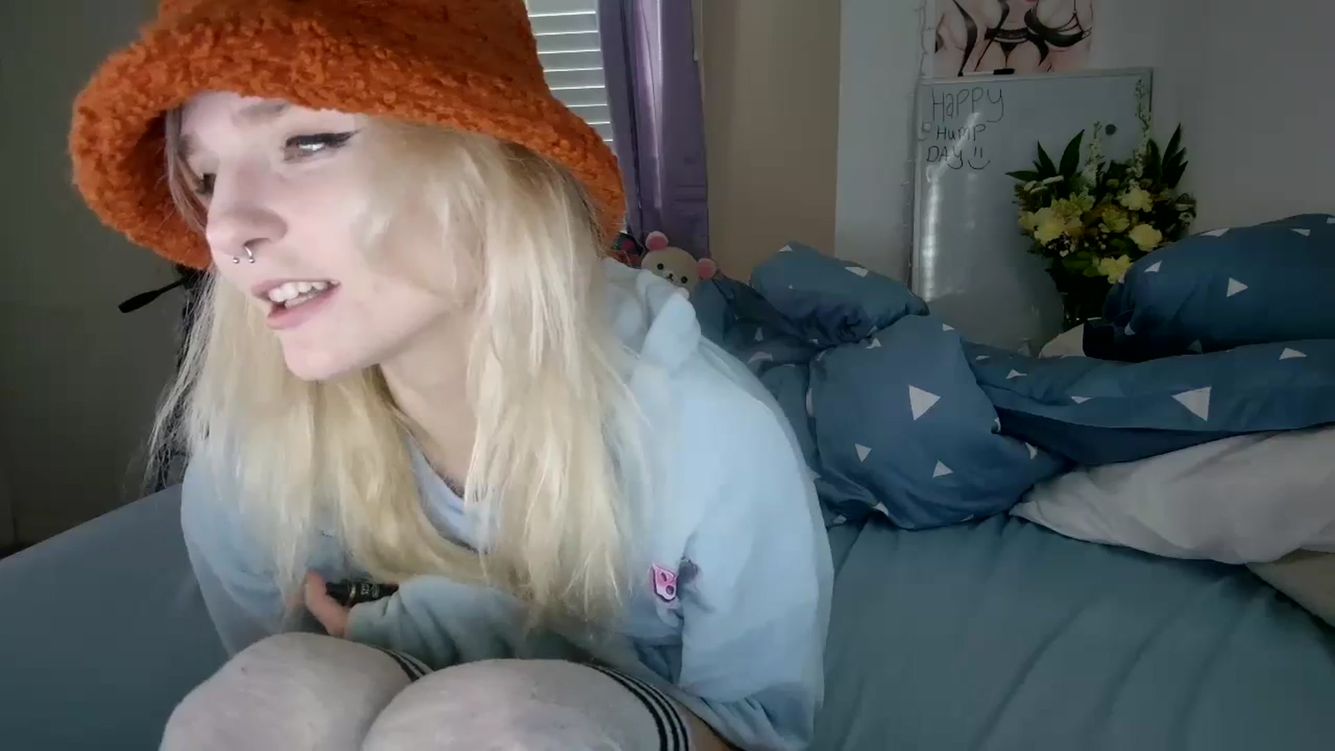 Gallery image thumbnail from DuckChan0's myfreecams stream on, 10/18/2023, 14:57 image 7 of 20