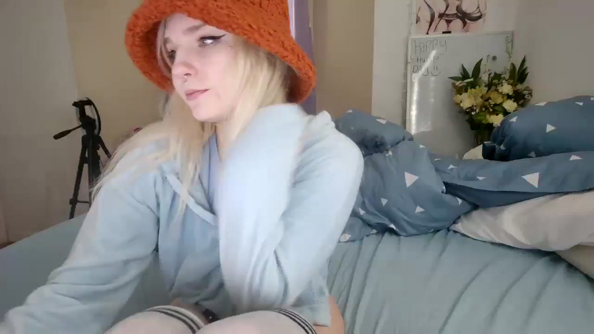 Gallery image thumbnail from DuckChan0's myfreecams stream on, 10/18/2023, 14:57 image 12 of 20