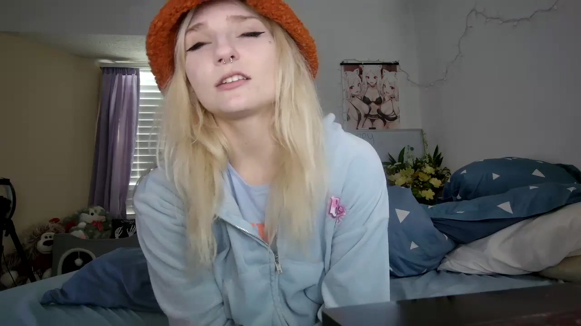 Gallery image thumbnail from DuckChan0's myfreecams stream on, 10/18/2023, 14:57 image 18 of 20
